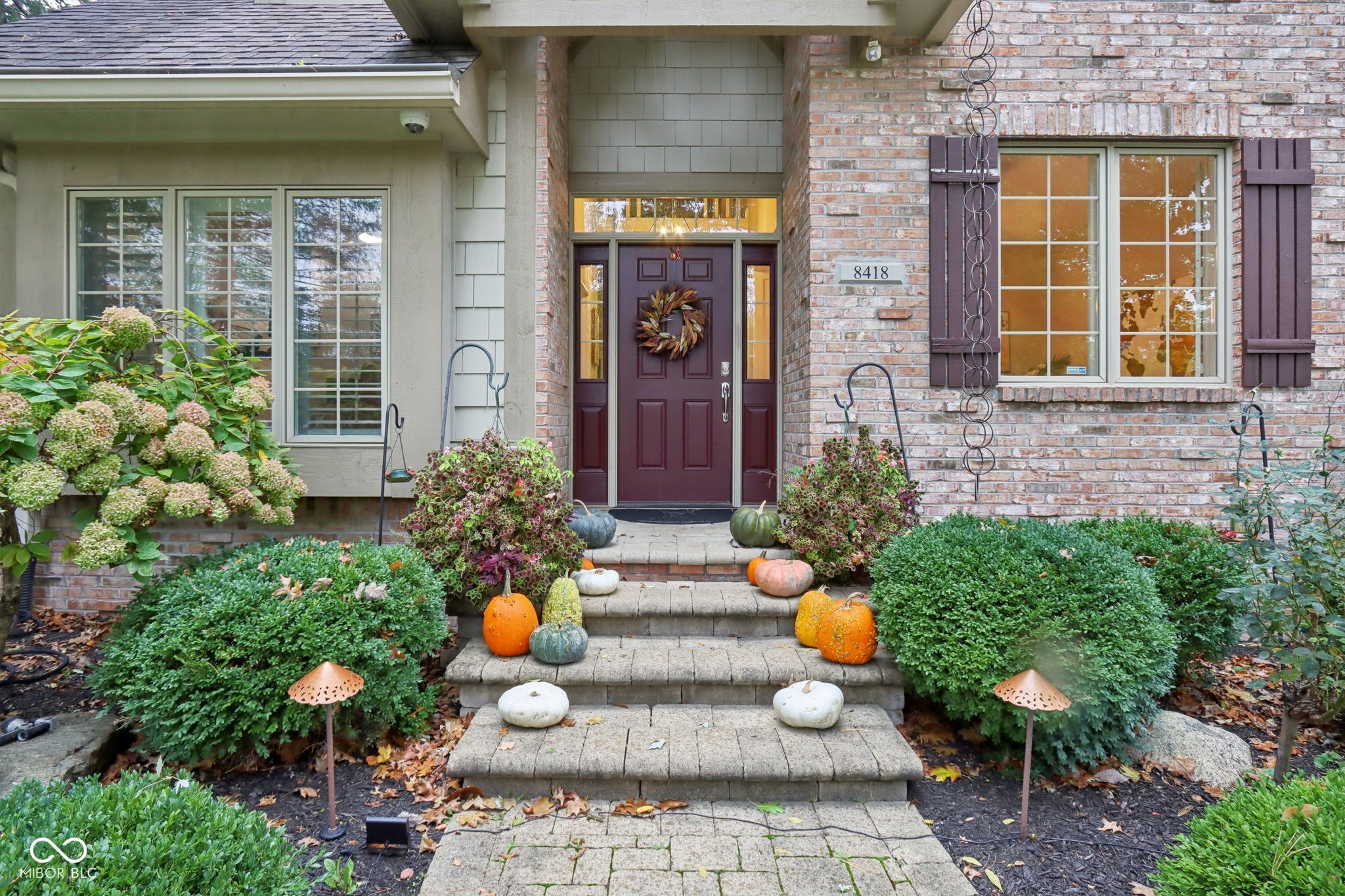 8418 N College Avenue