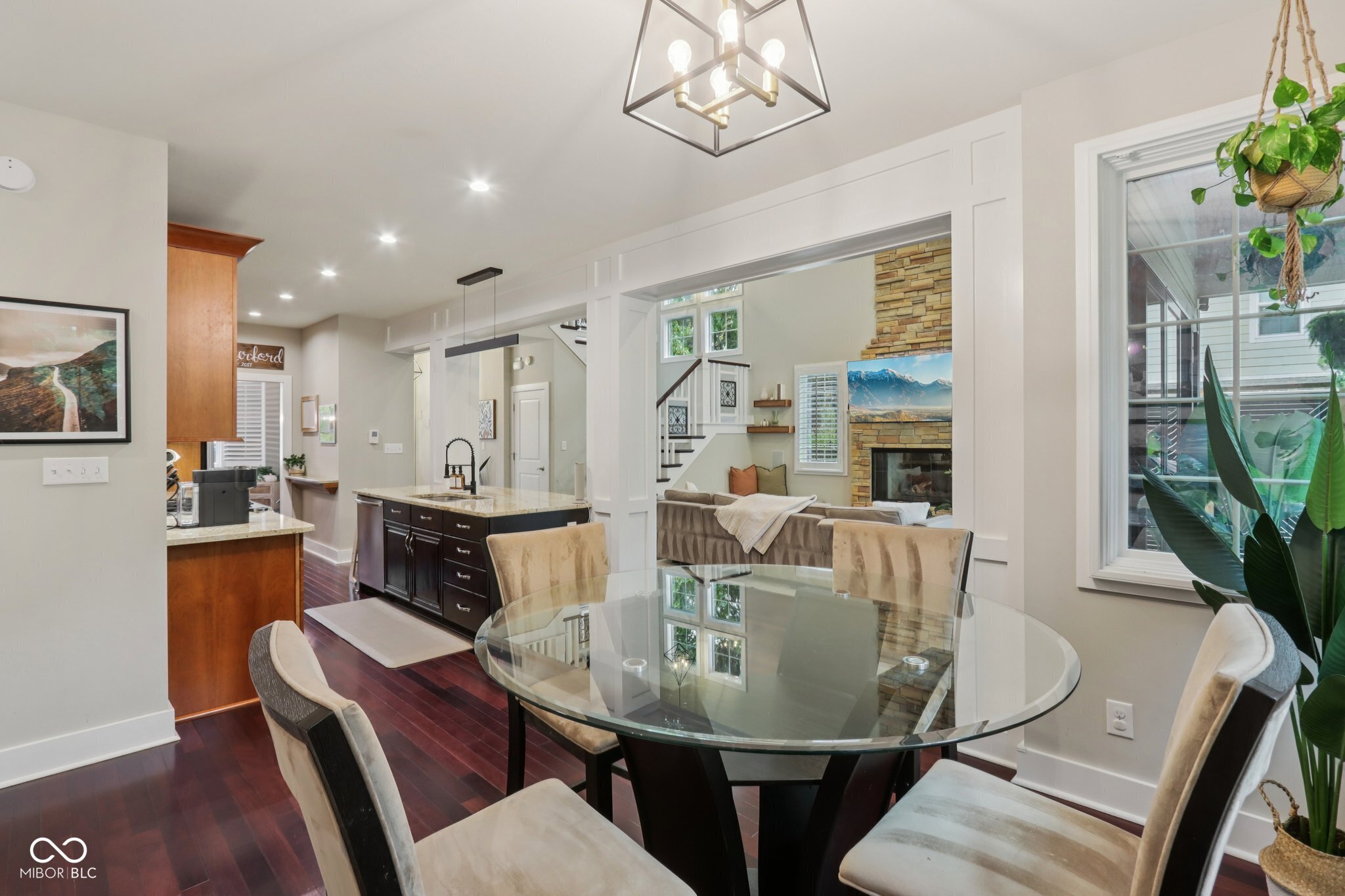 8418 N College Avenue