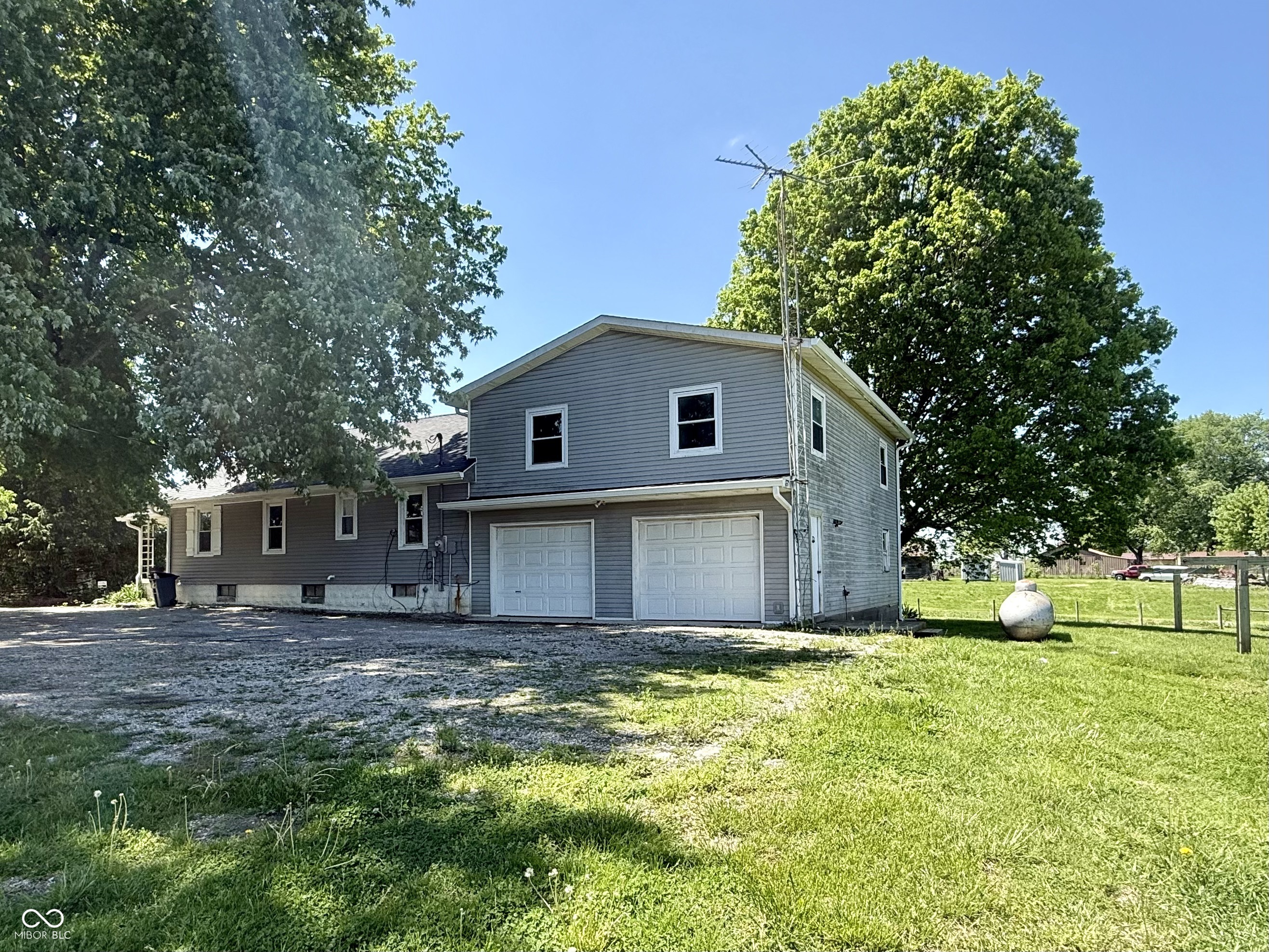 6913 E County Road 200 N