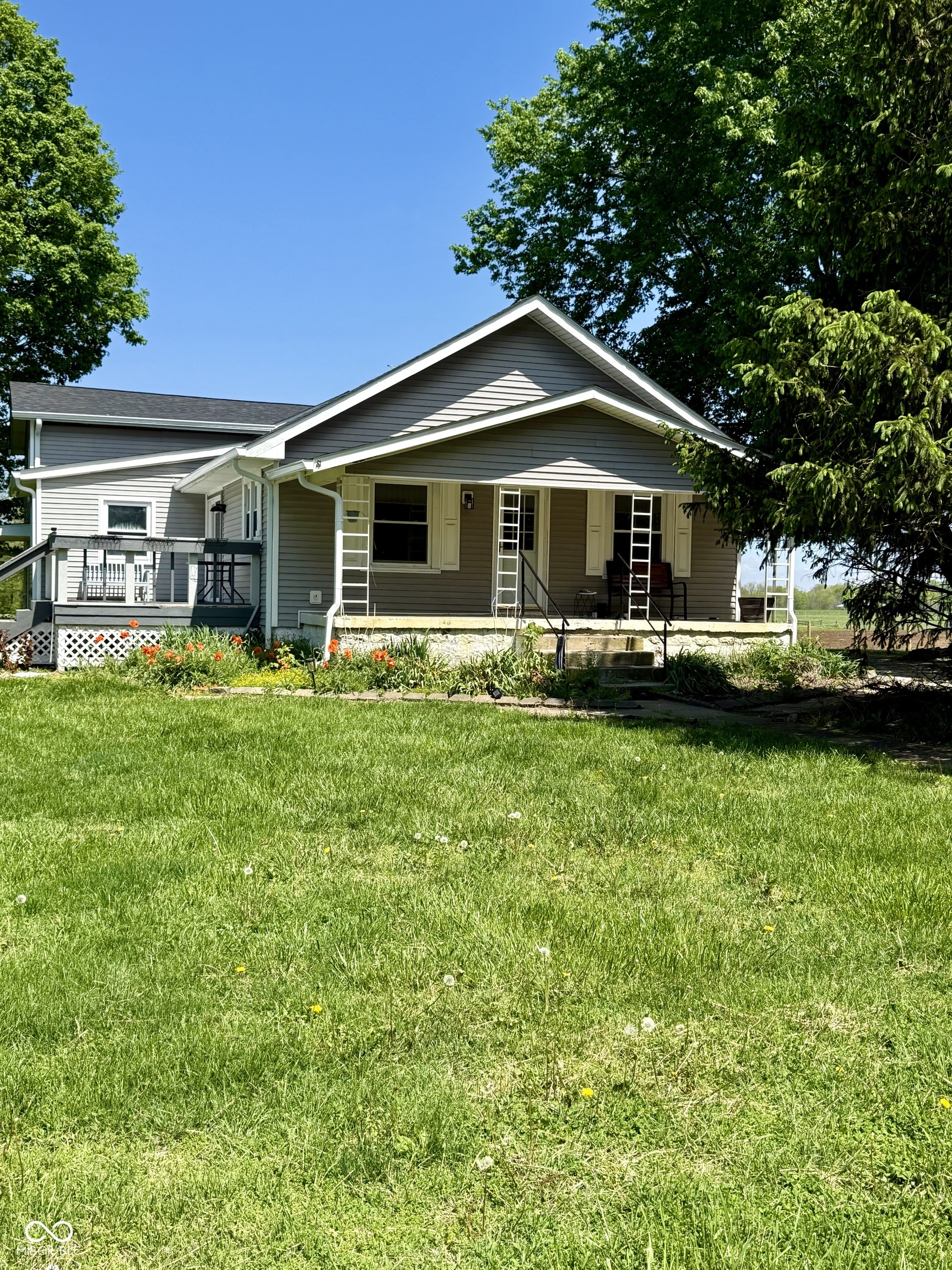 6913 E County Road 200 N