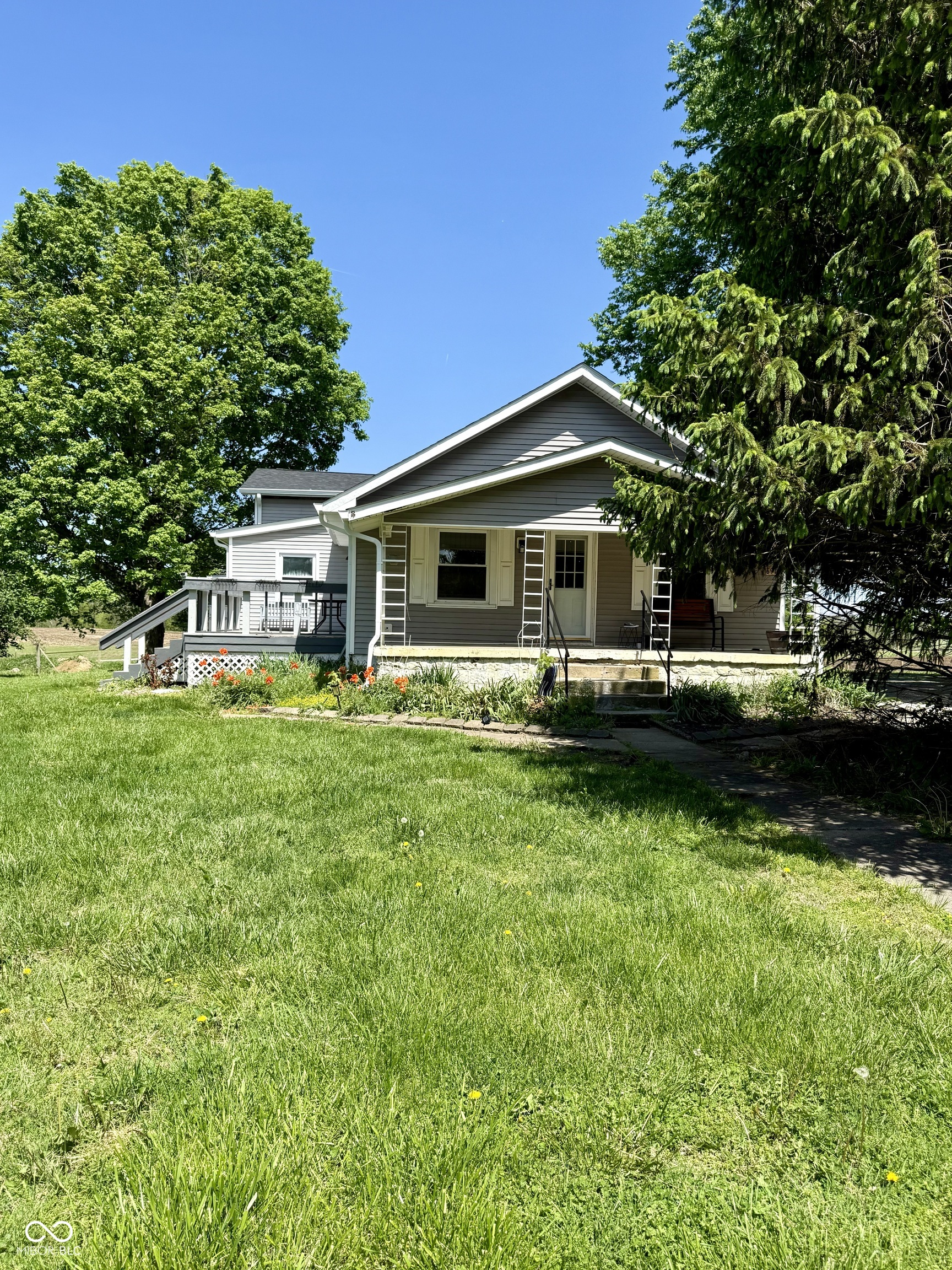 6913 E County Road 200 N