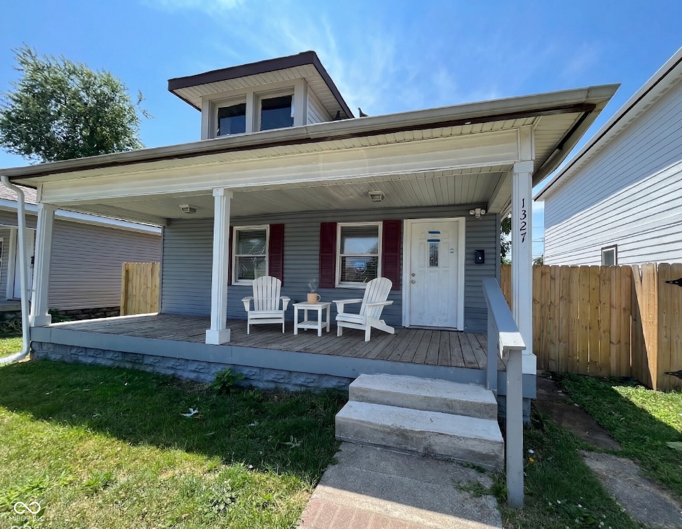 1327 E Minnesota Street
