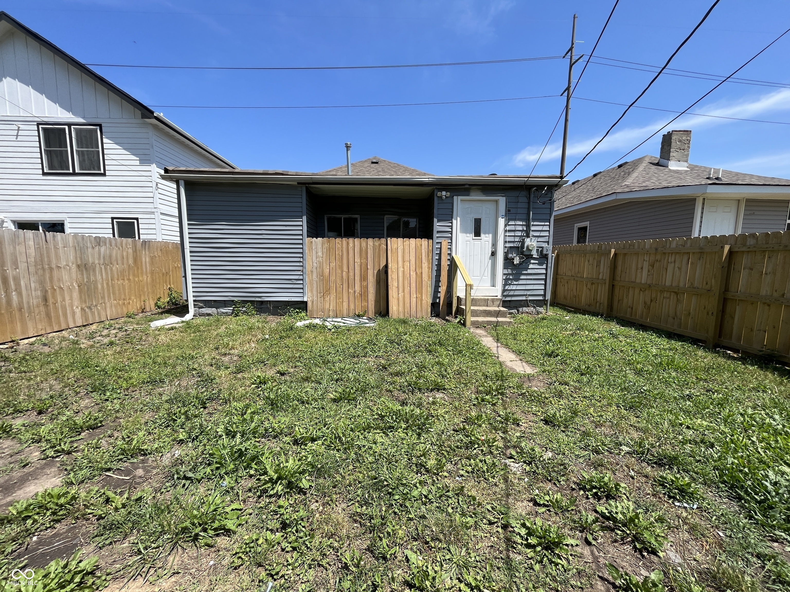 1327 E Minnesota Street