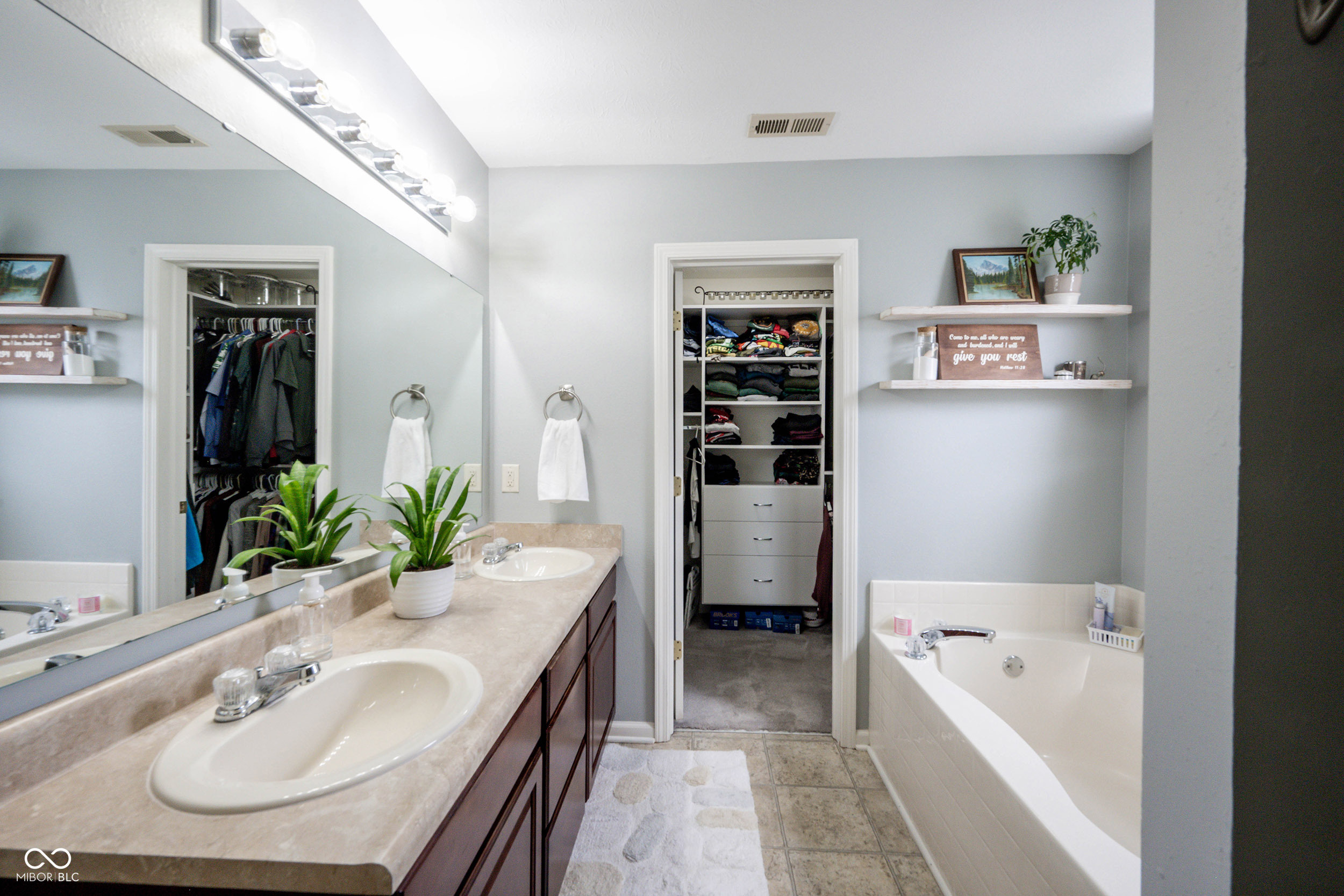 11125 Long Lake Lane