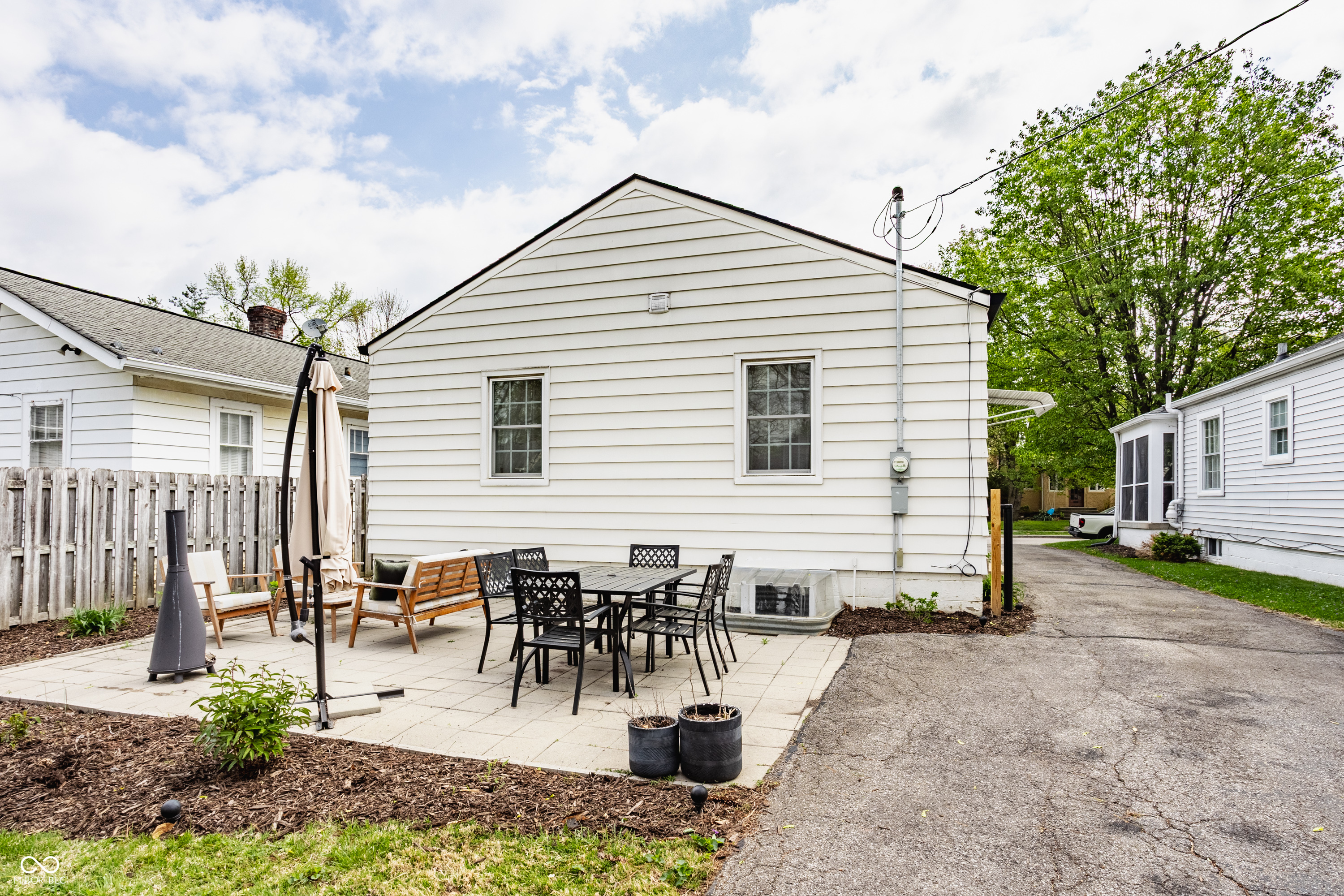 6180 Kingsley Drive