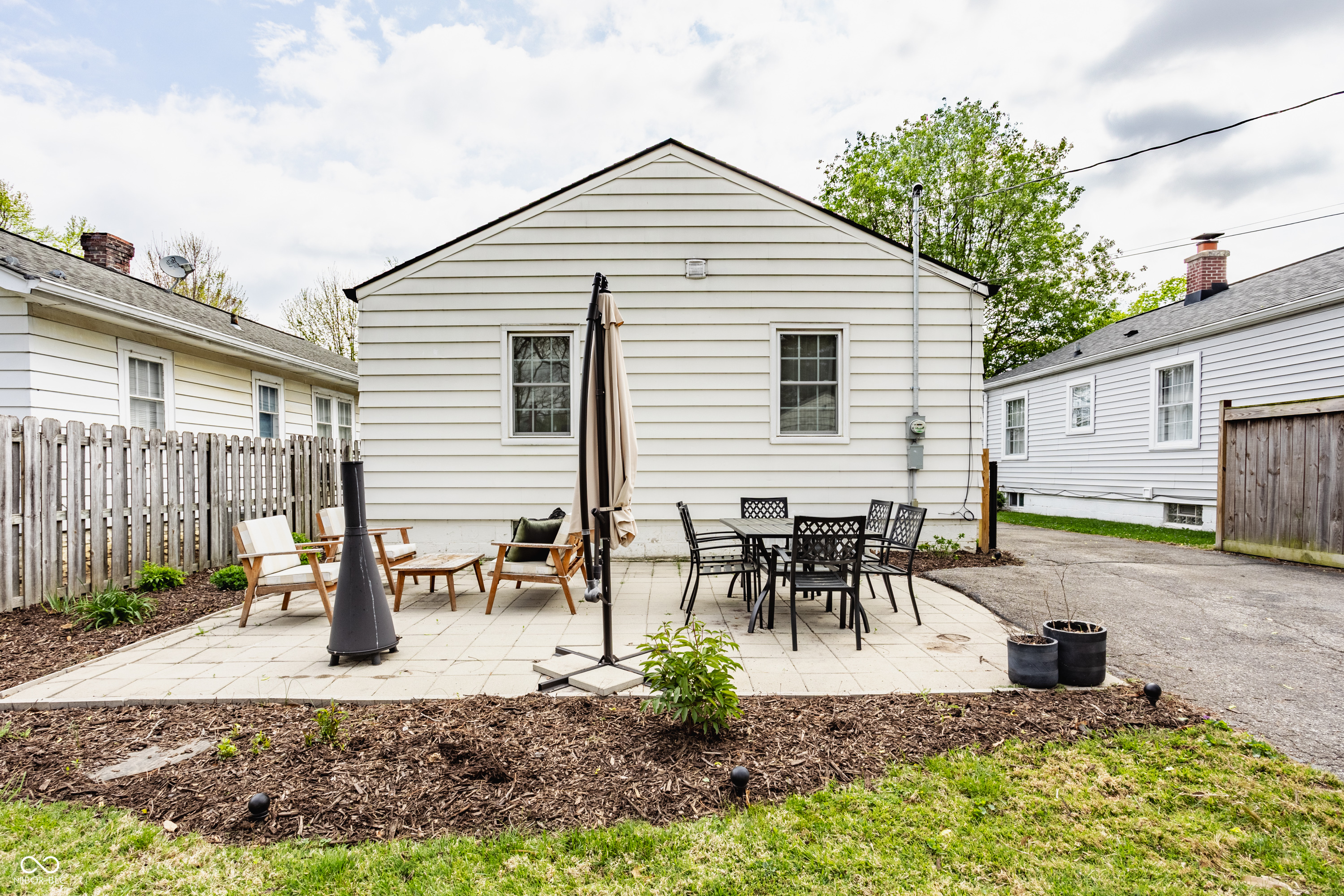 6180 Kingsley Drive