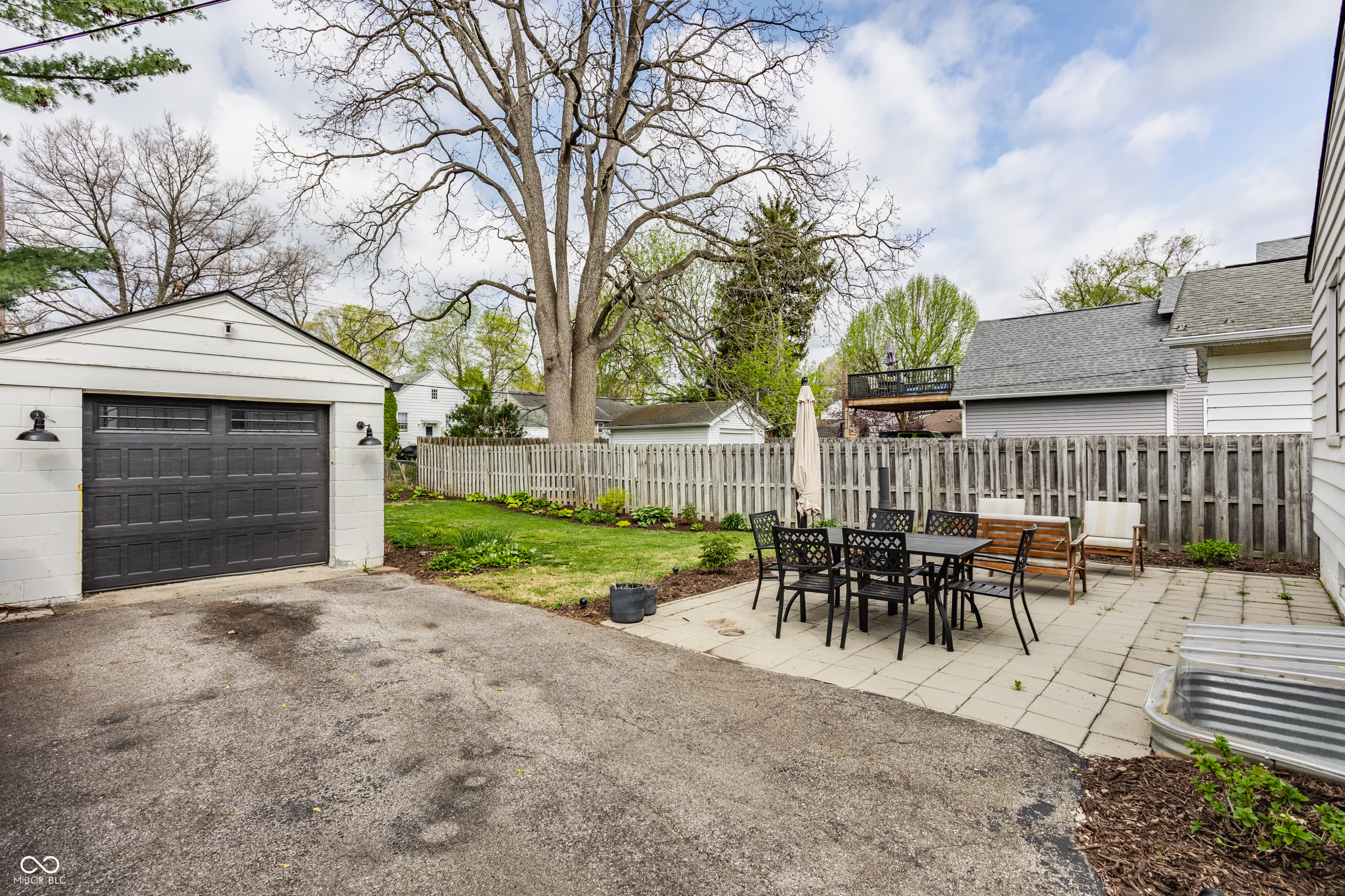 6180 Kingsley Drive