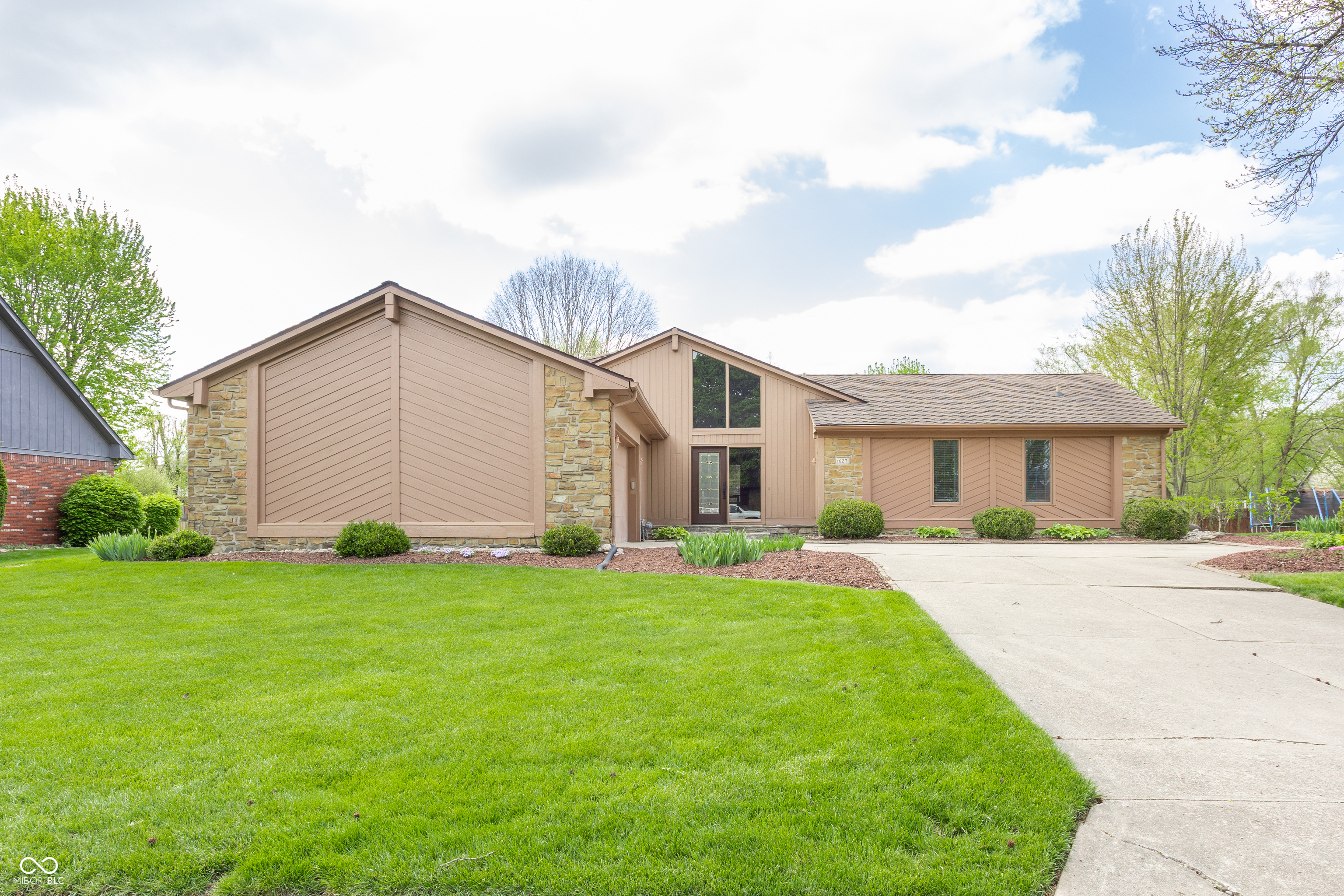 1627 Forward Pass Court