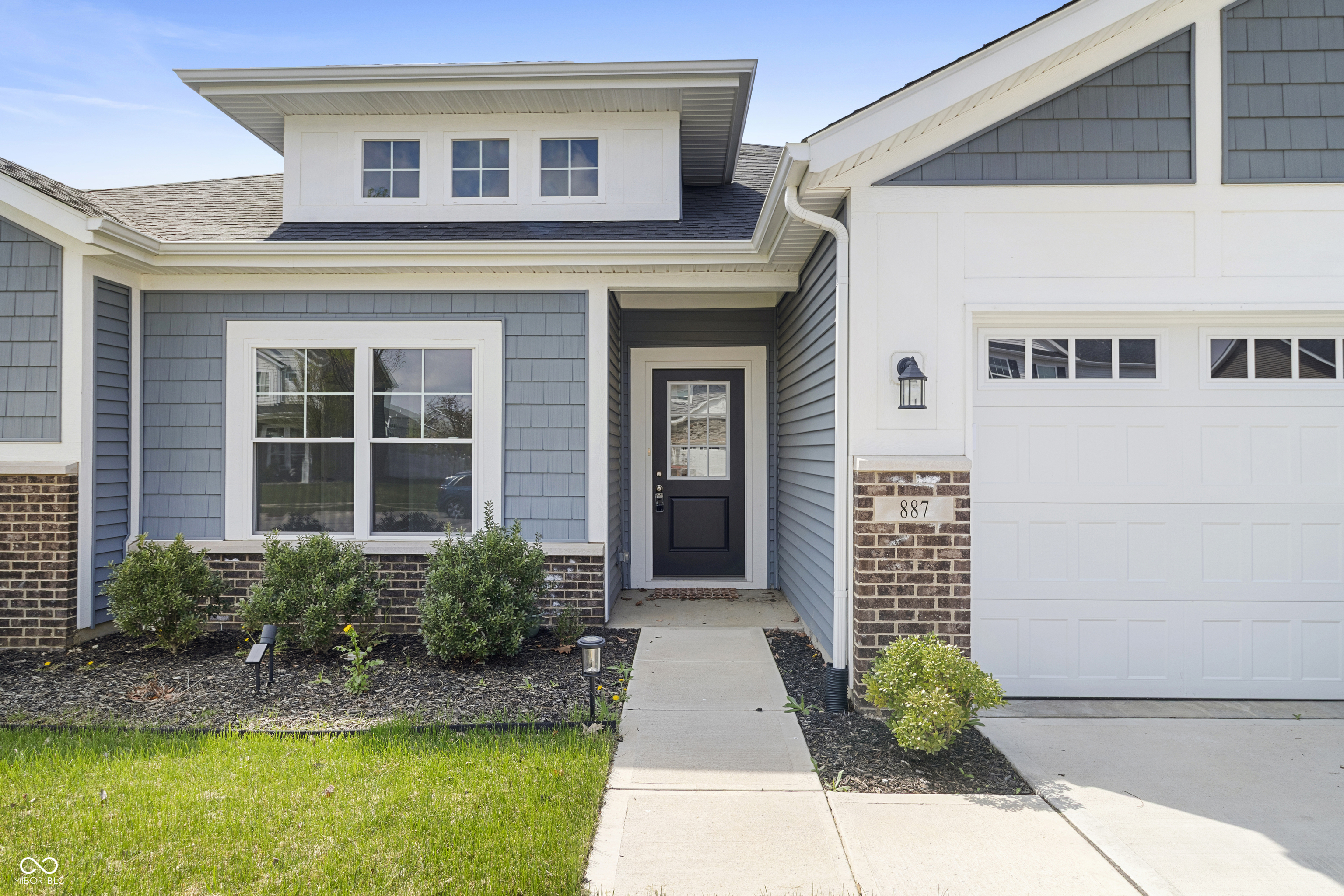 887 Rattlebox Lane