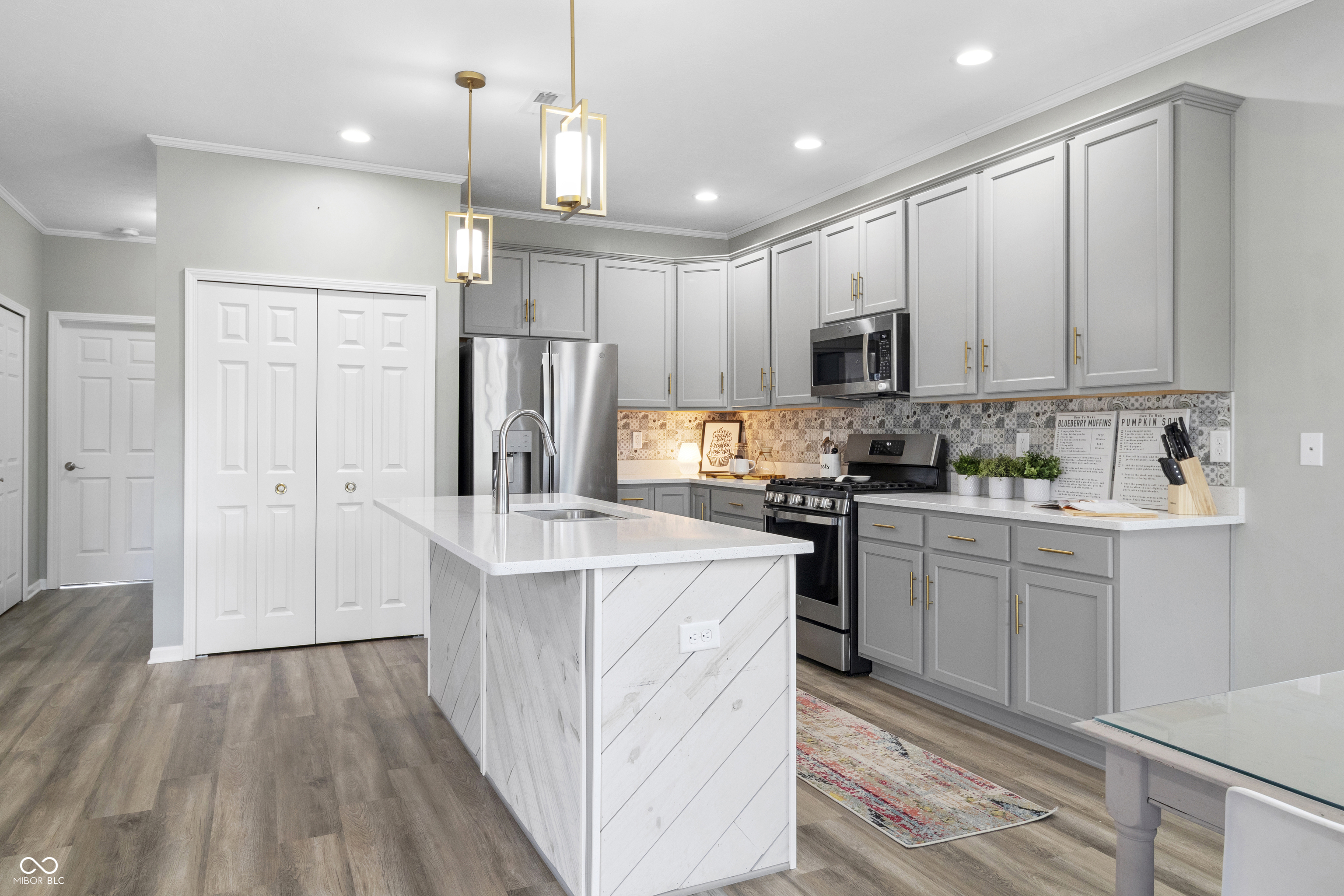 887 Rattlebox Lane