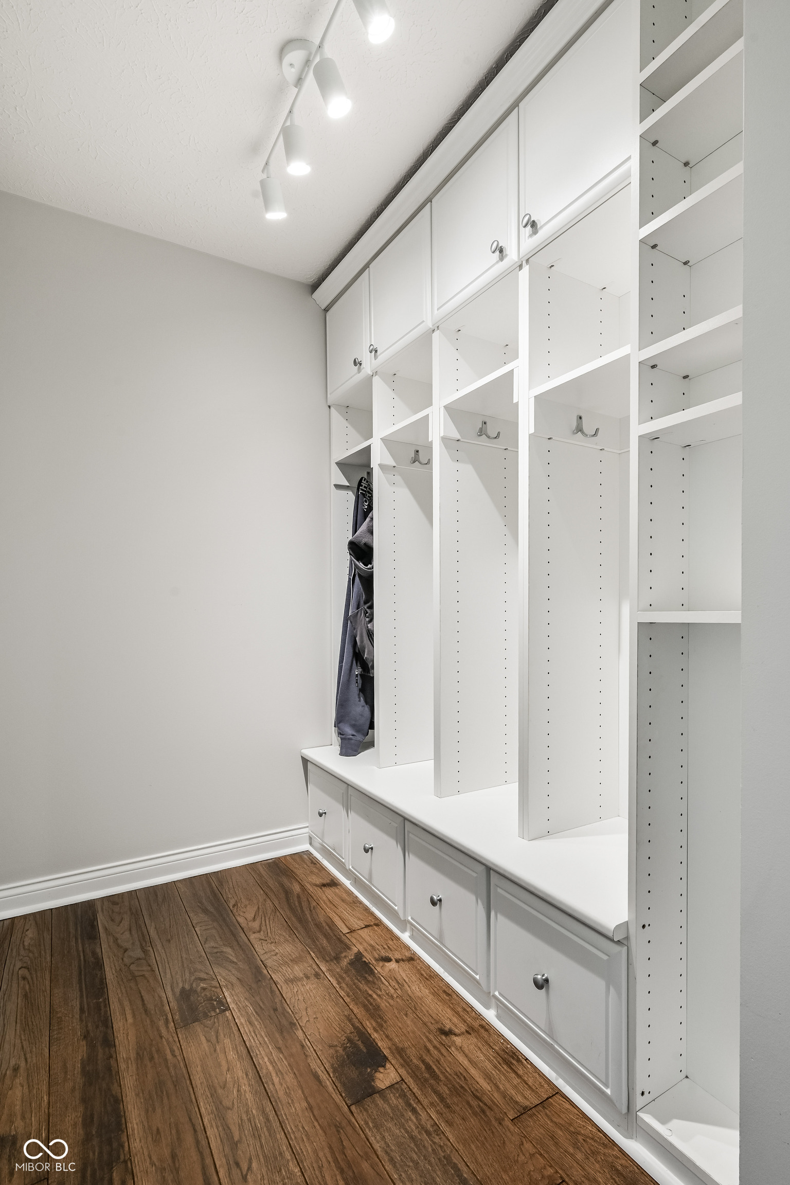 3607 Mossy Rock Drive