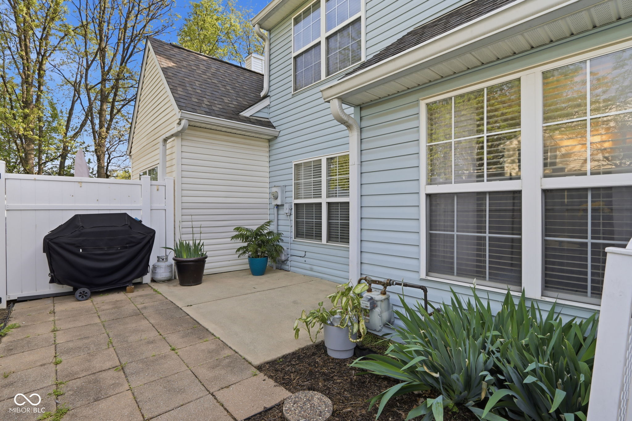 12814 Lamboll Street