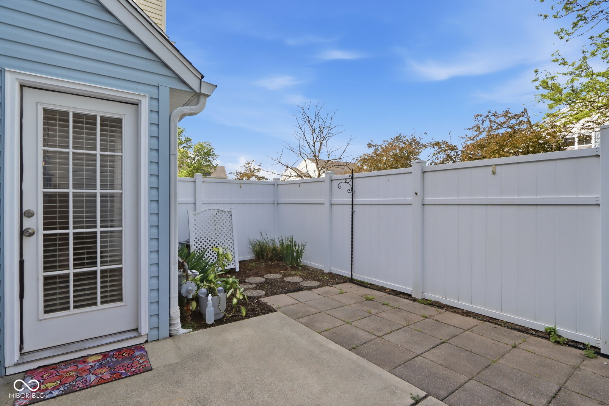 12814 Lamboll Street