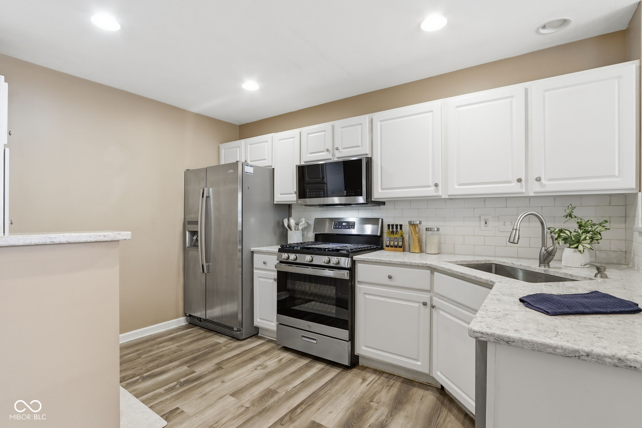 12814 Lamboll Street