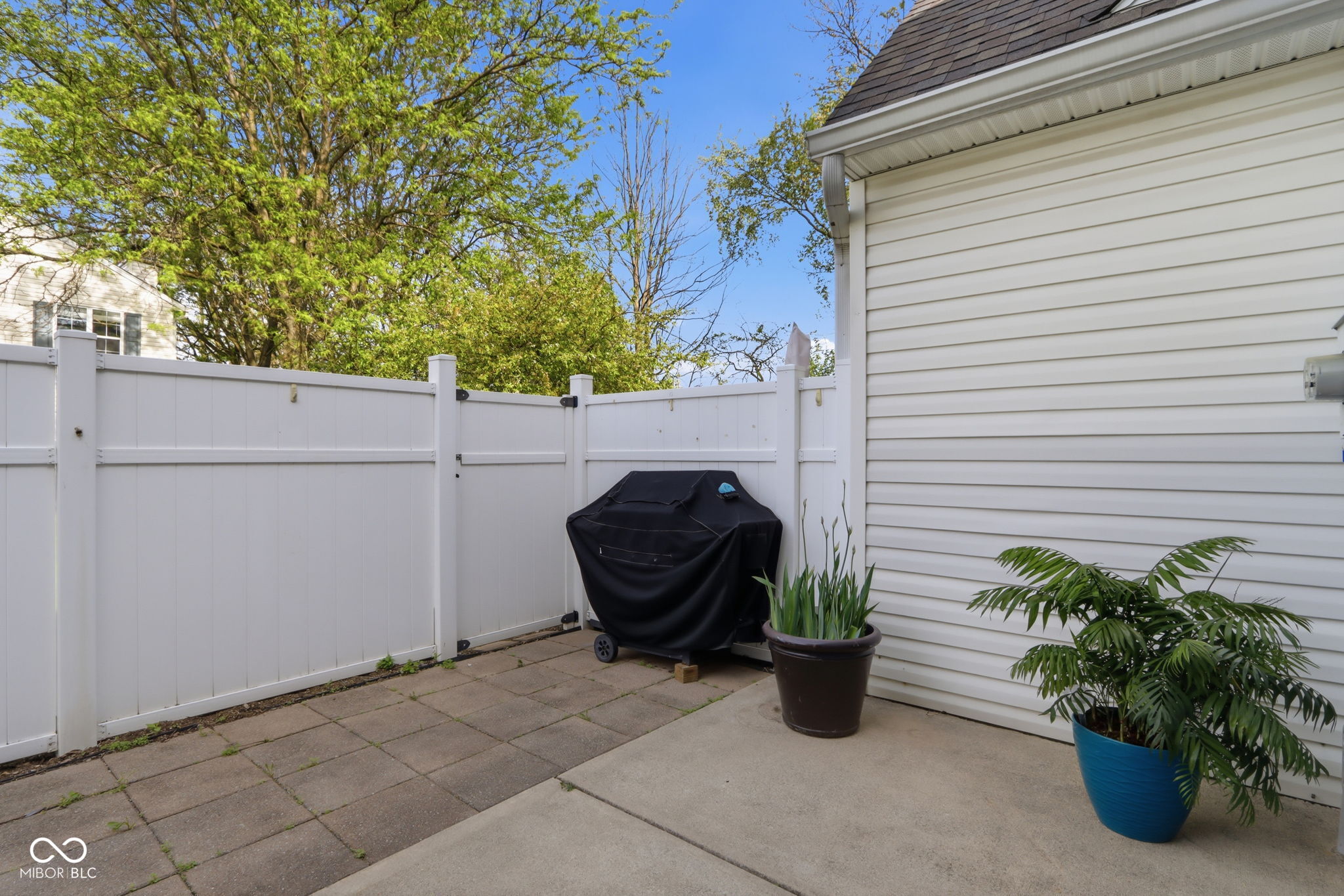 12814 Lamboll Street