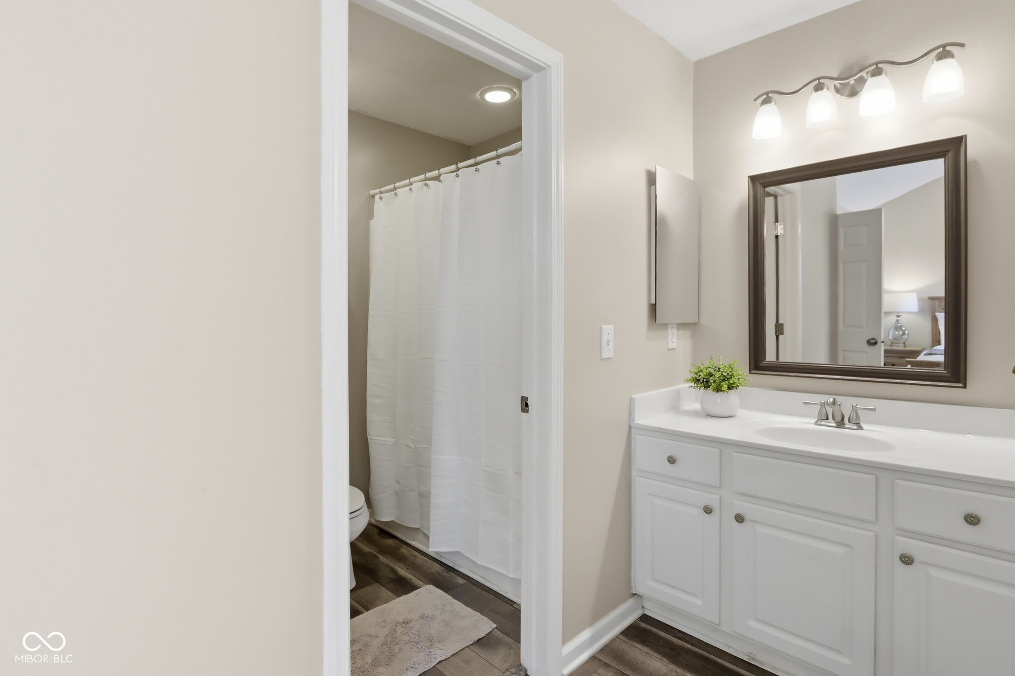 12814 Lamboll Street