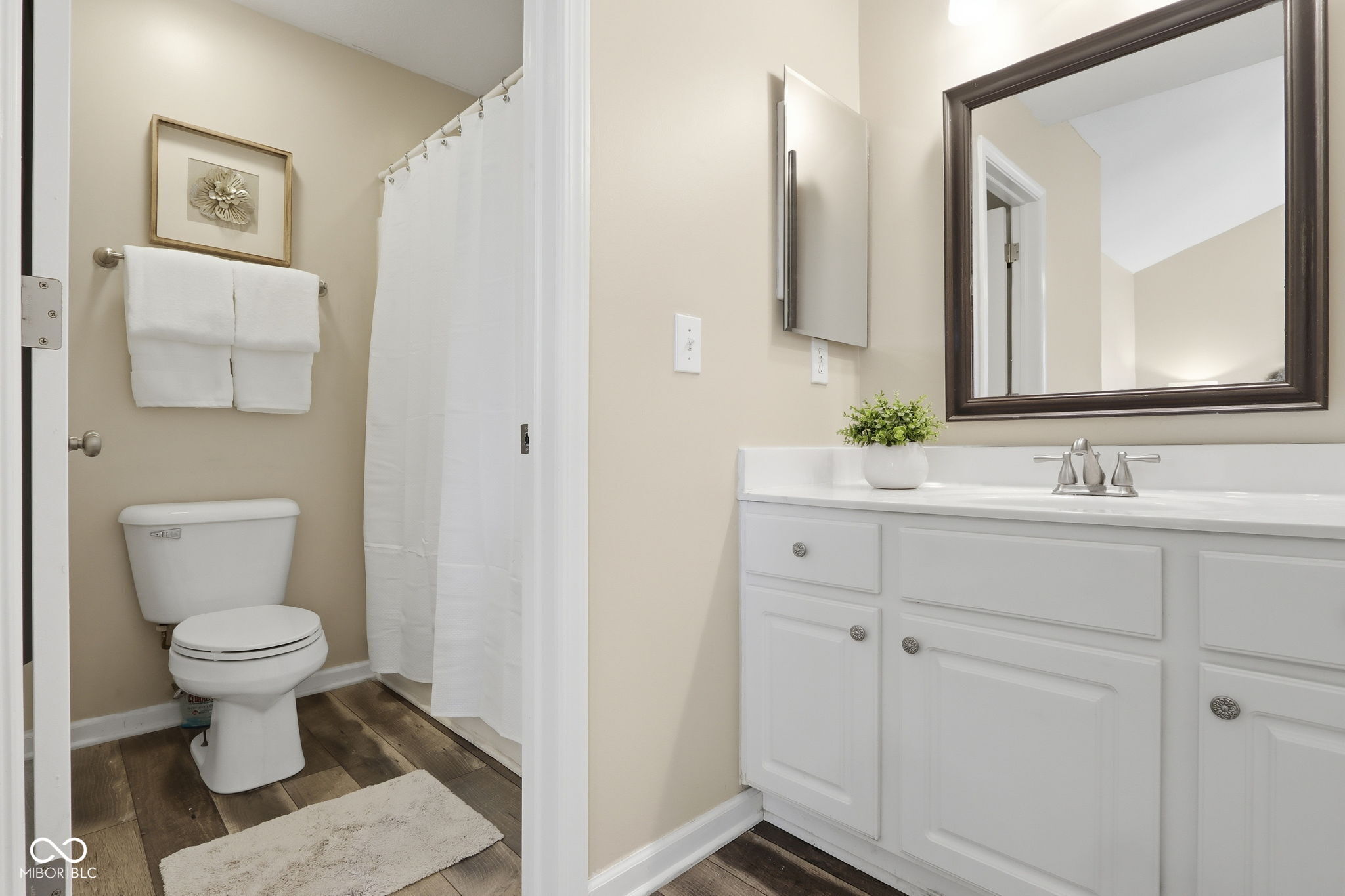 12814 Lamboll Street