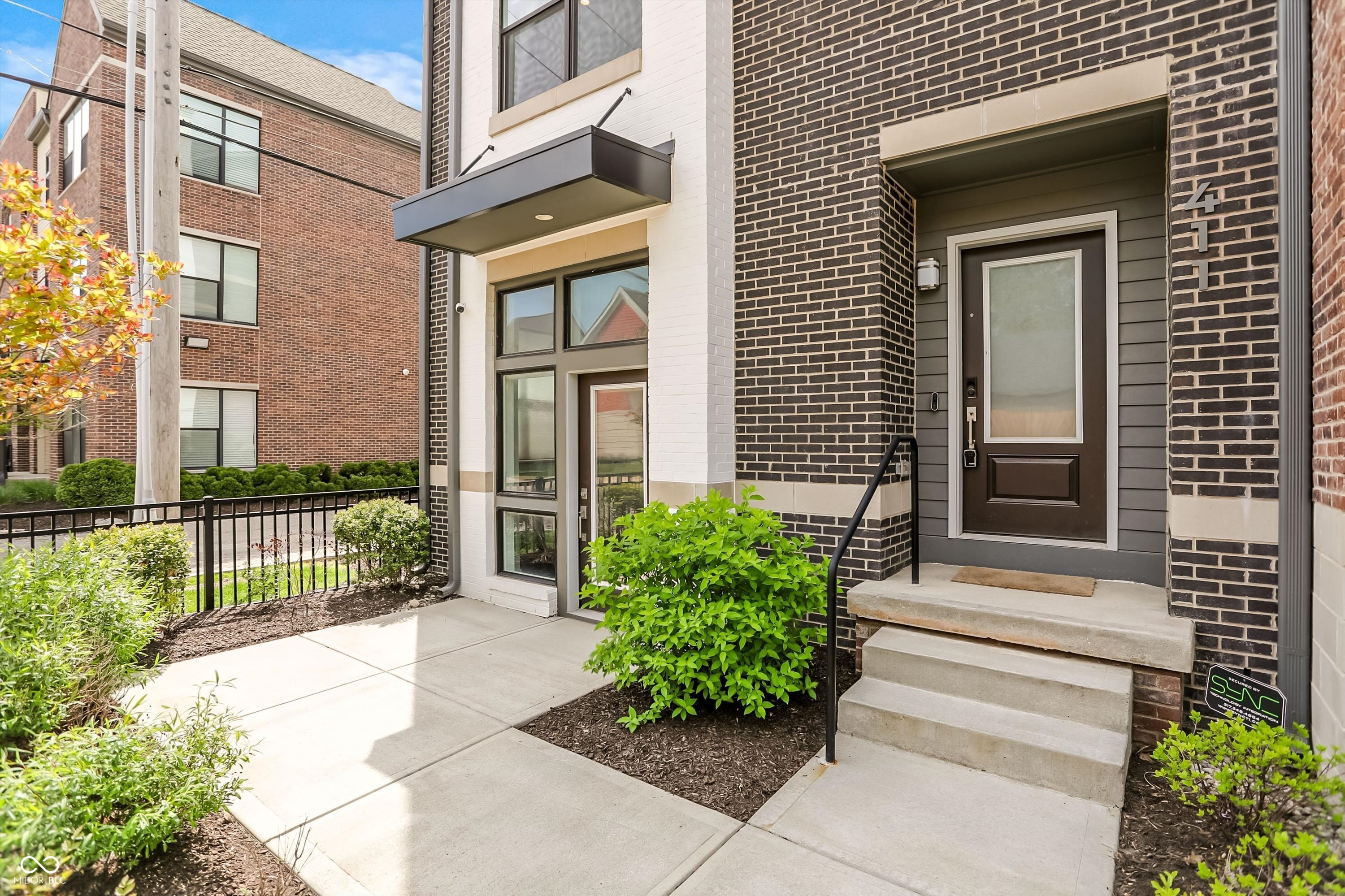 411 E 19th Street