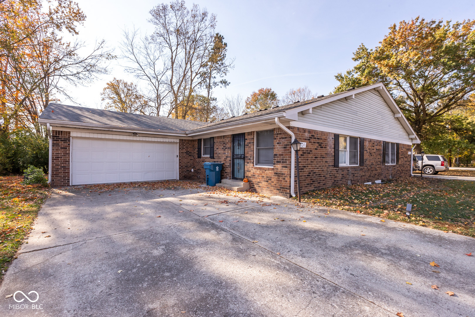 8201 Old Farm Lane