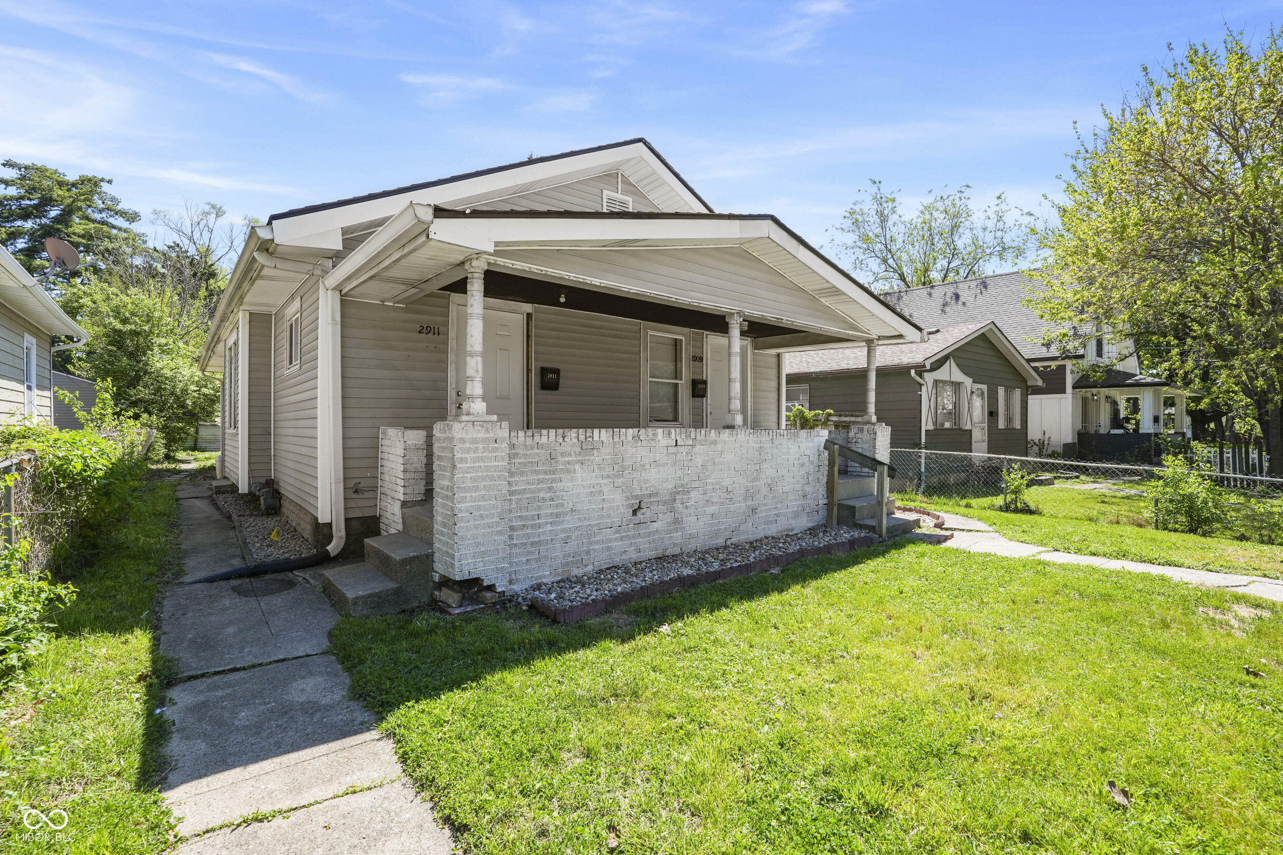 2909 E Brookside Avenue