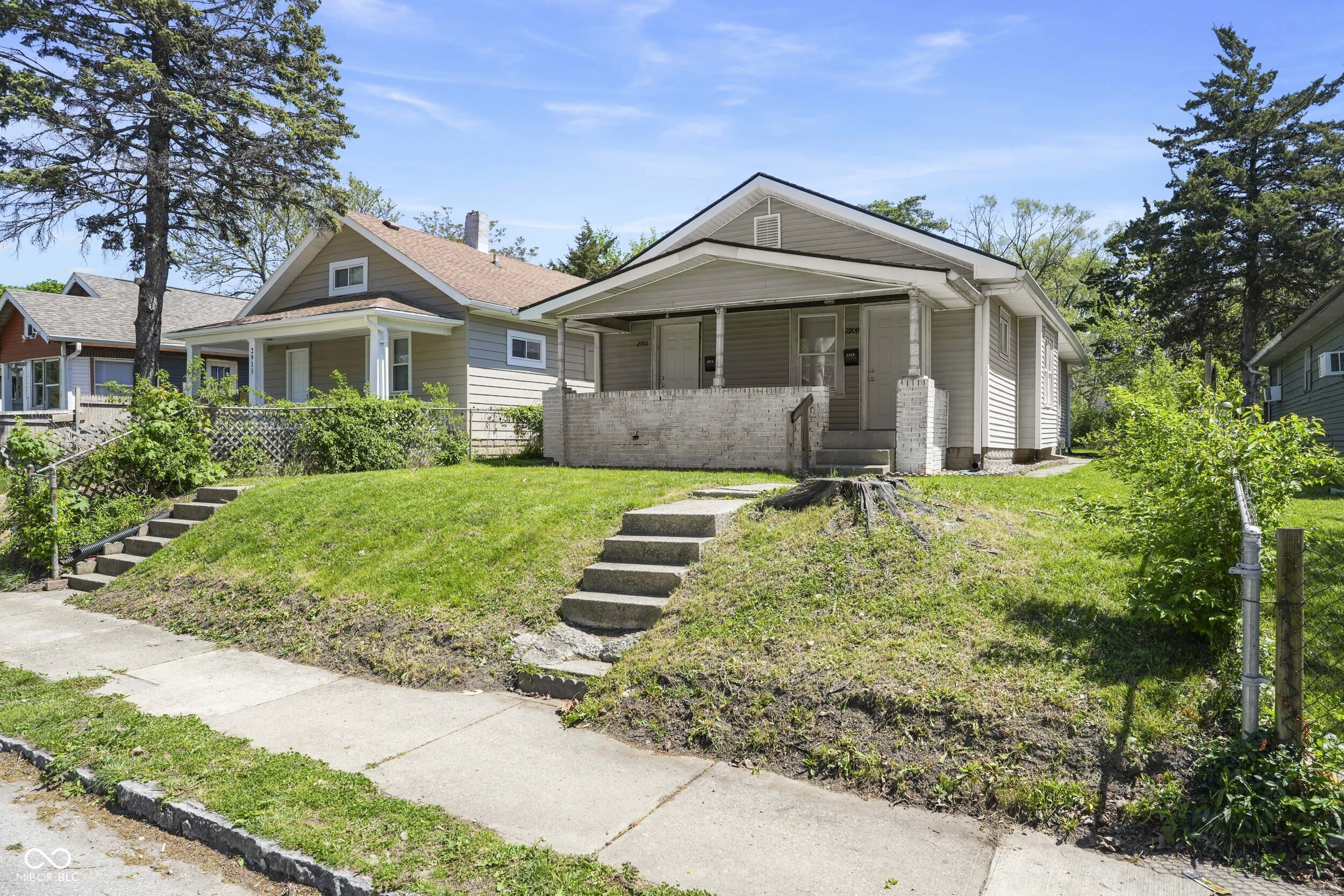 2909 E Brookside Avenue