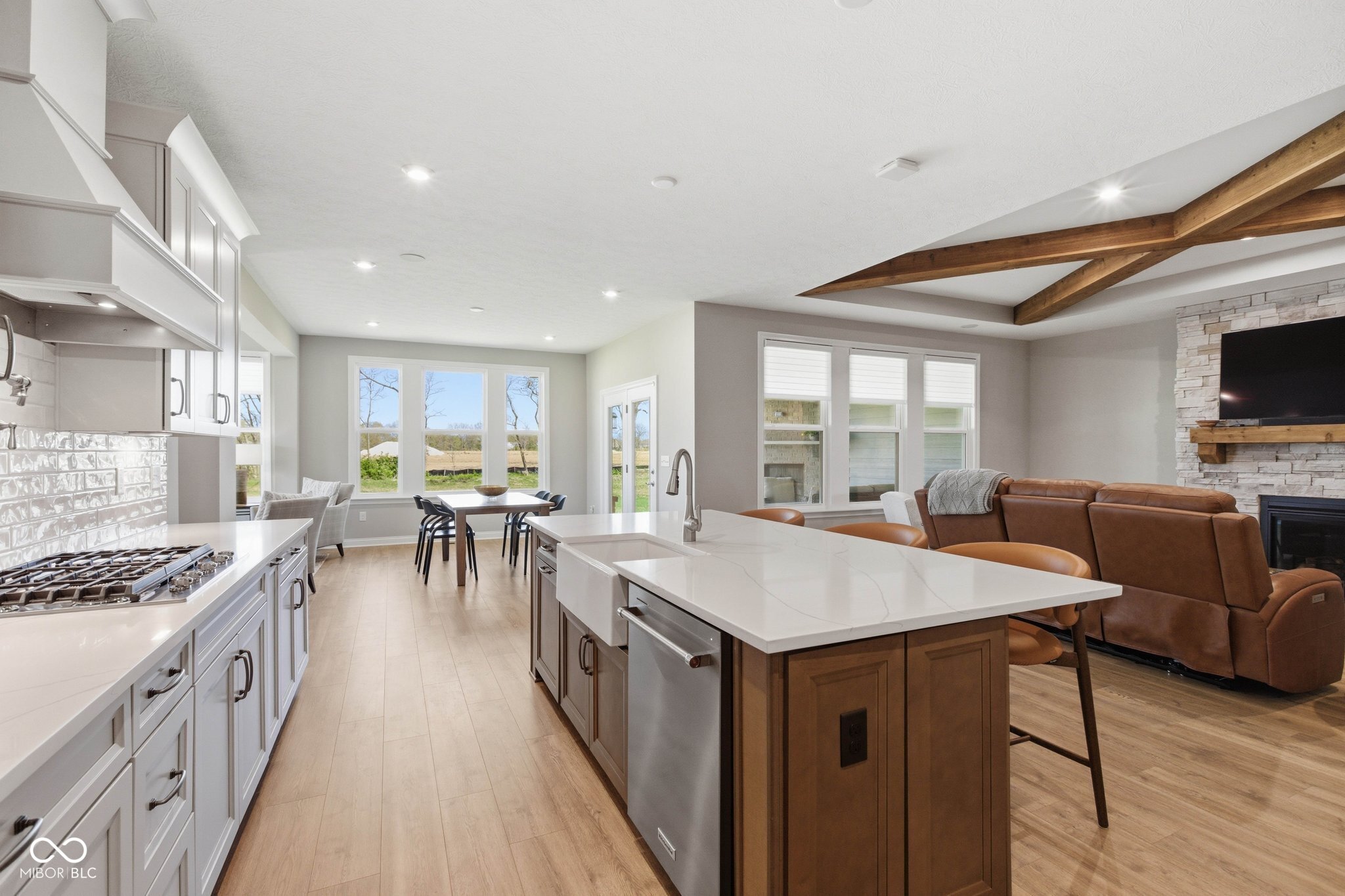 9381 Coopers Lane