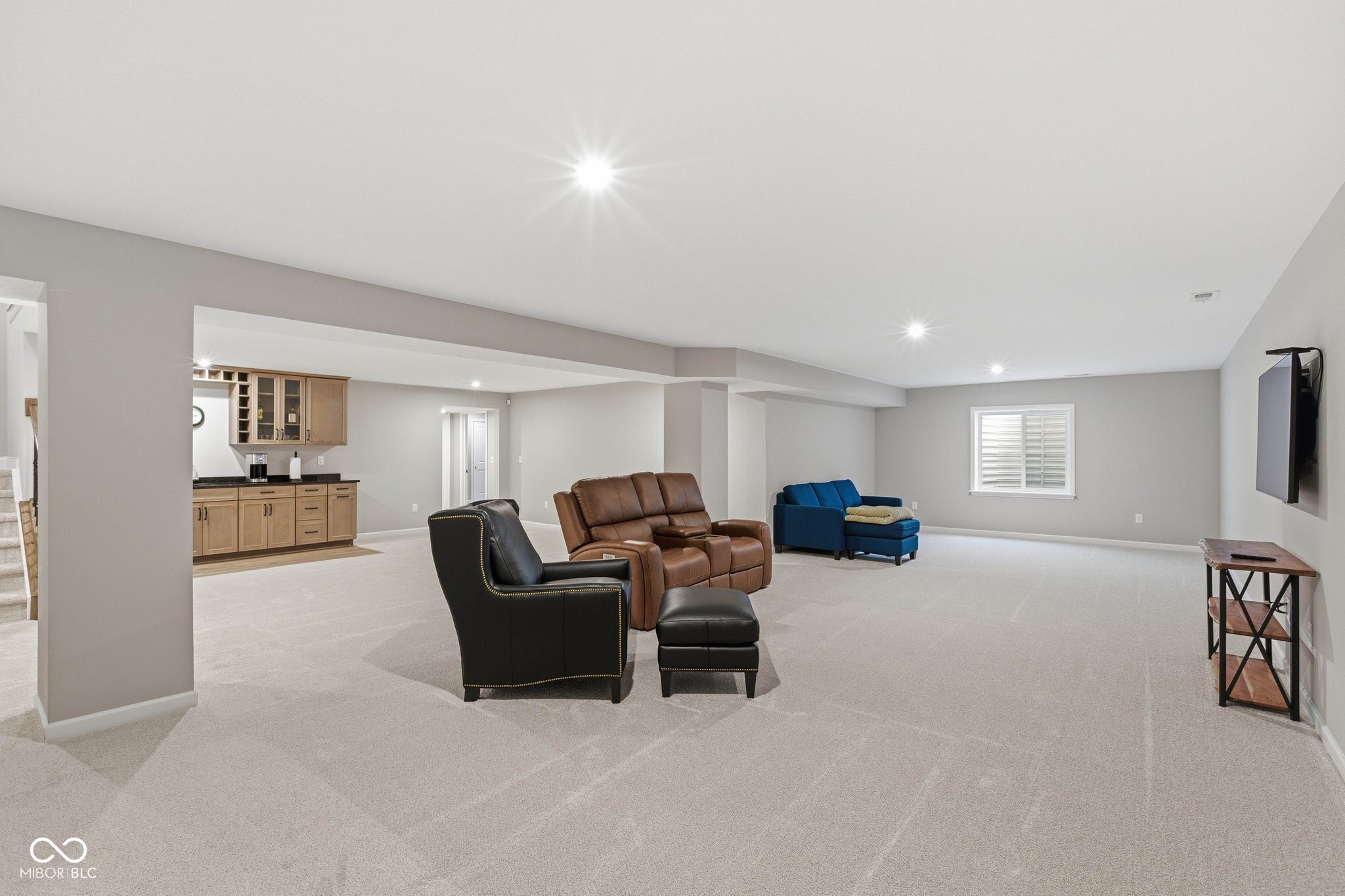 9381 Coopers Lane