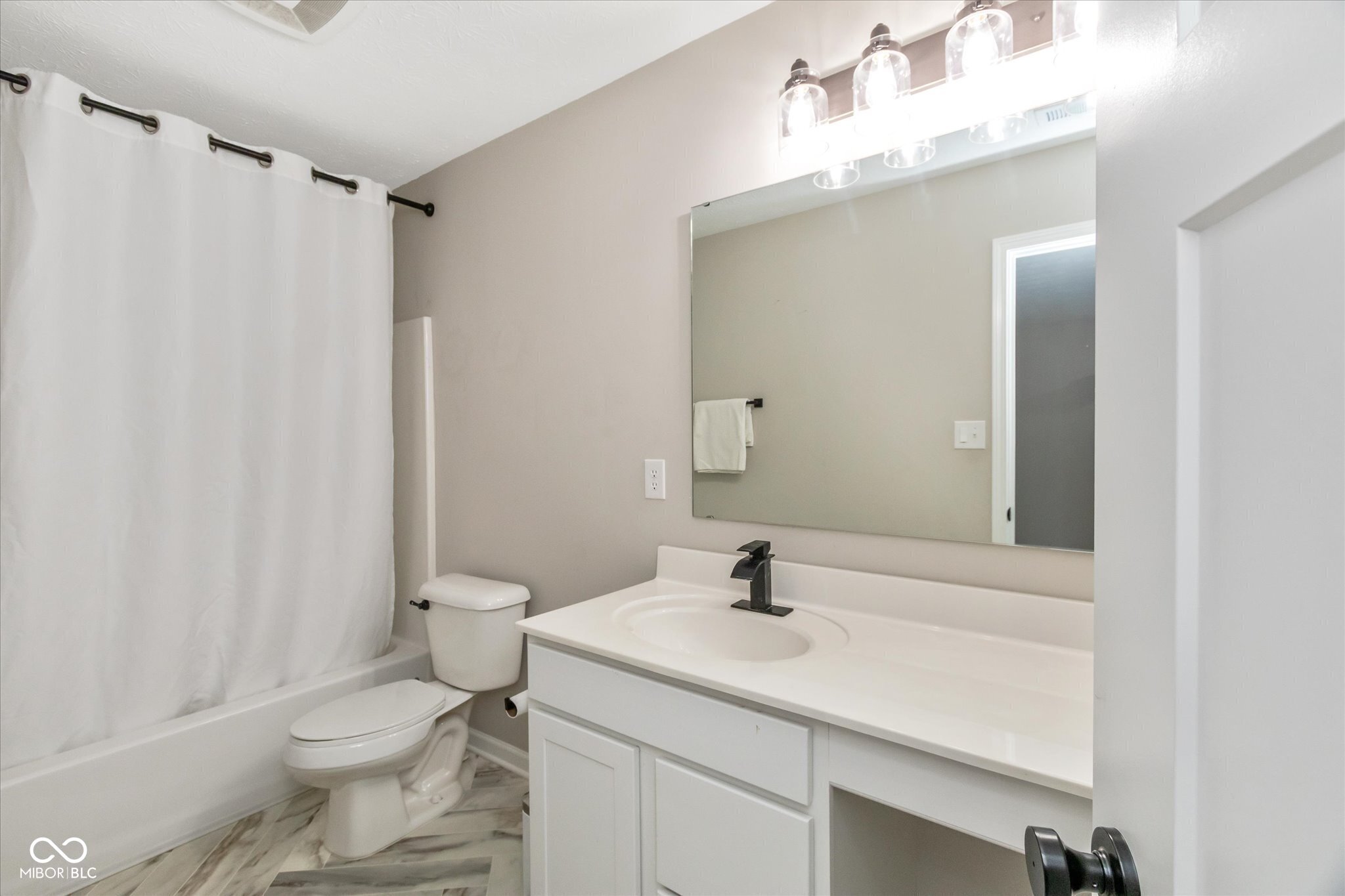 7228 Lockford Walk N