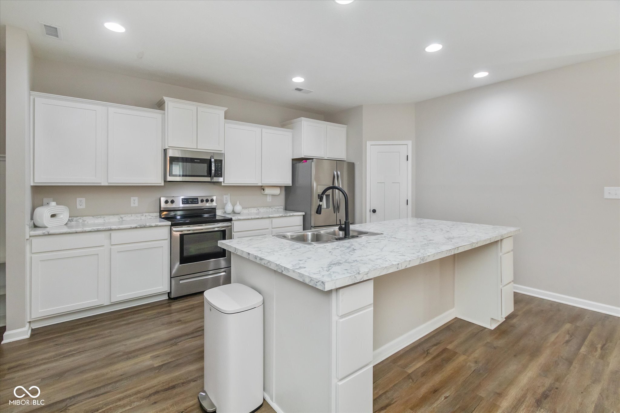 7228 Lockford Walk N