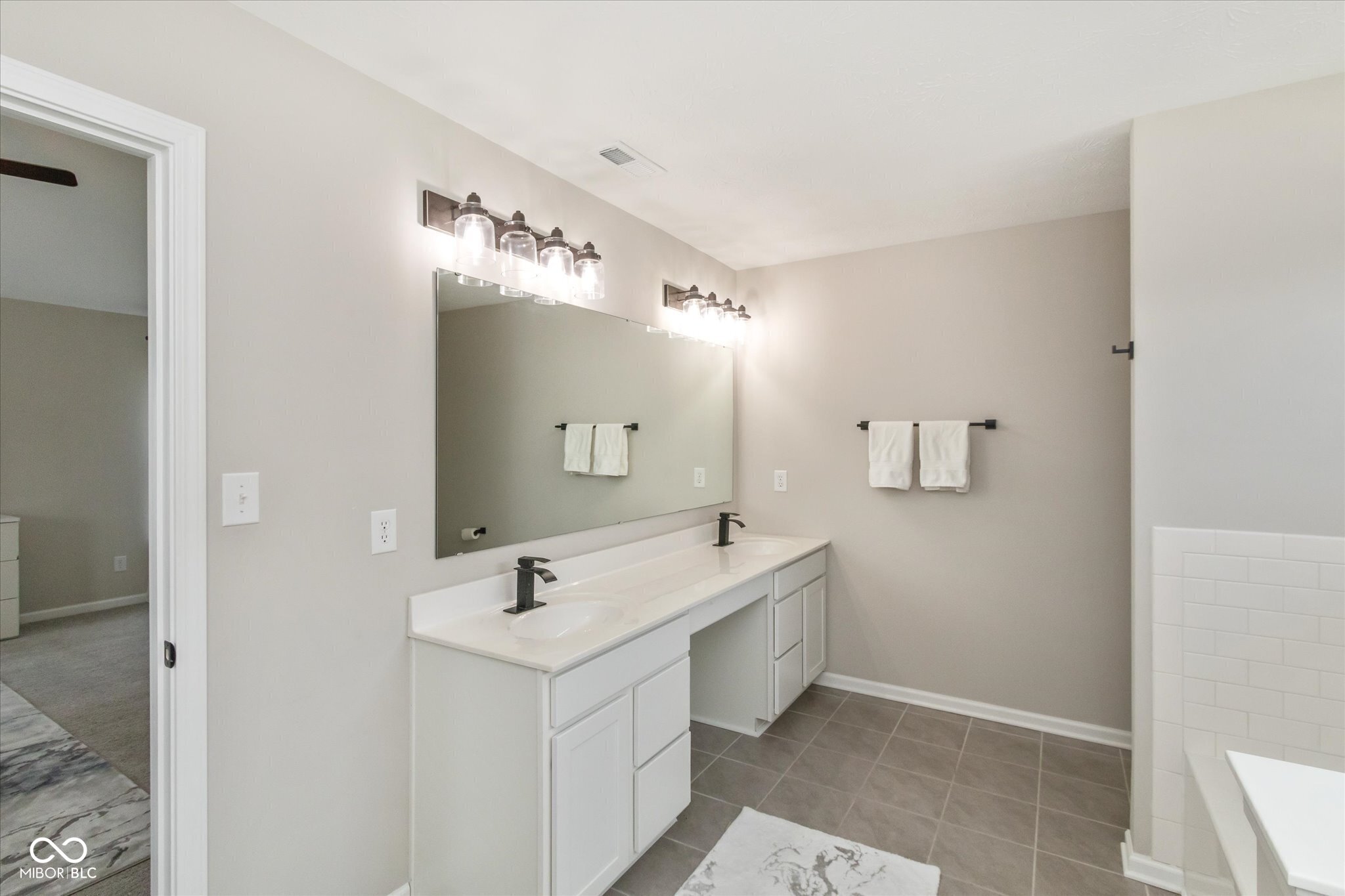 7228 Lockford Walk N
