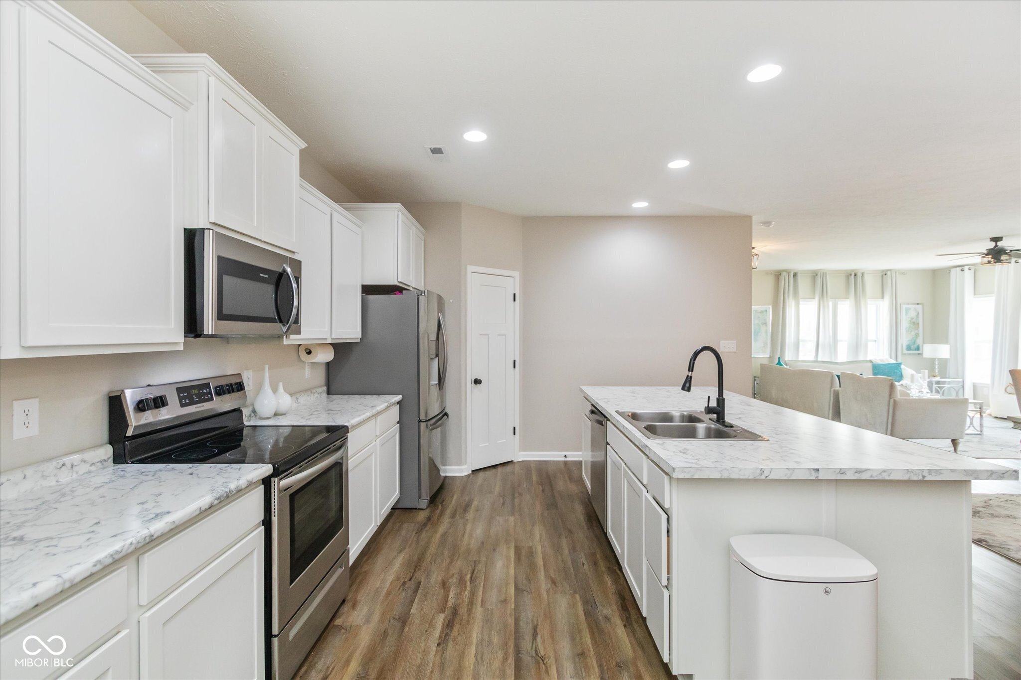 7228 Lockford Walk N