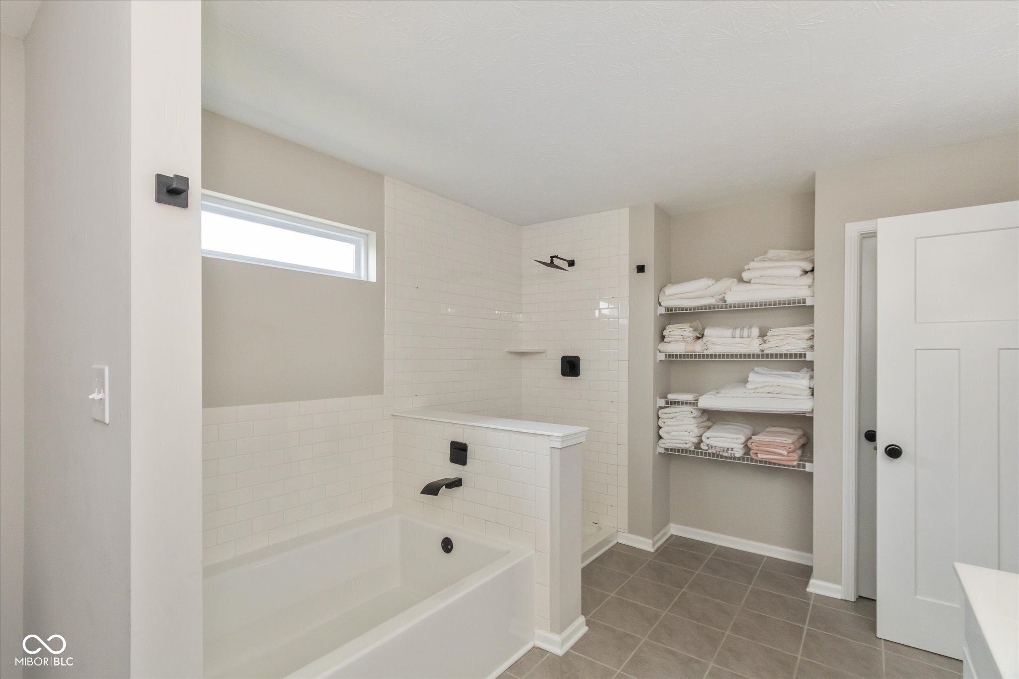 7228 Lockford Walk N
