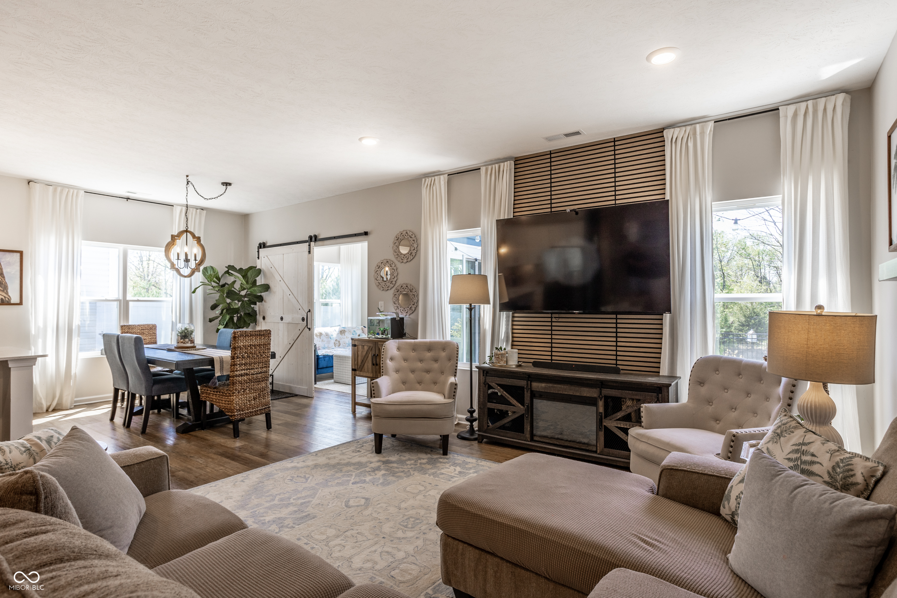 9885 Canyon Lane