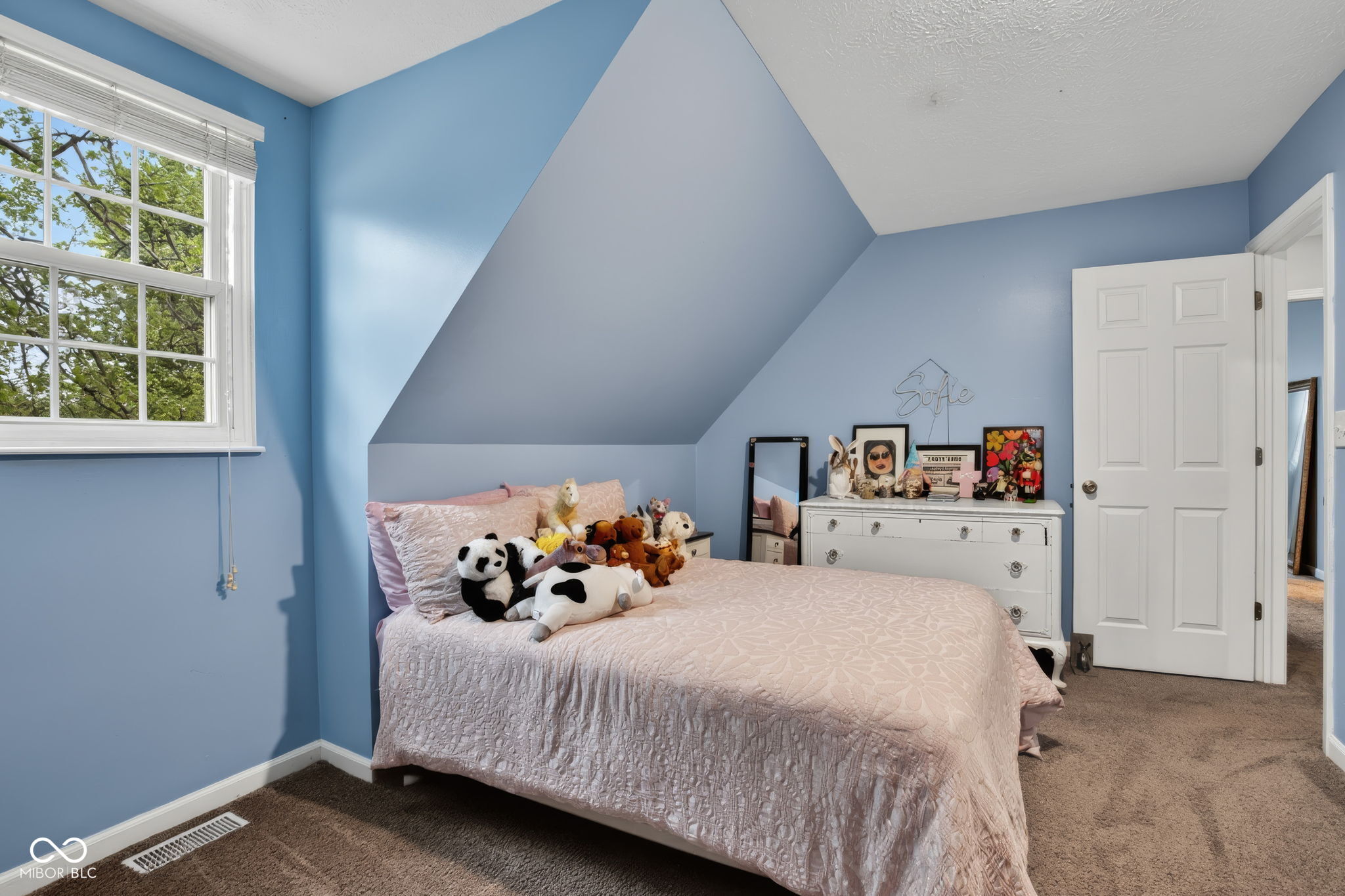 6177 Buttonwood Drive