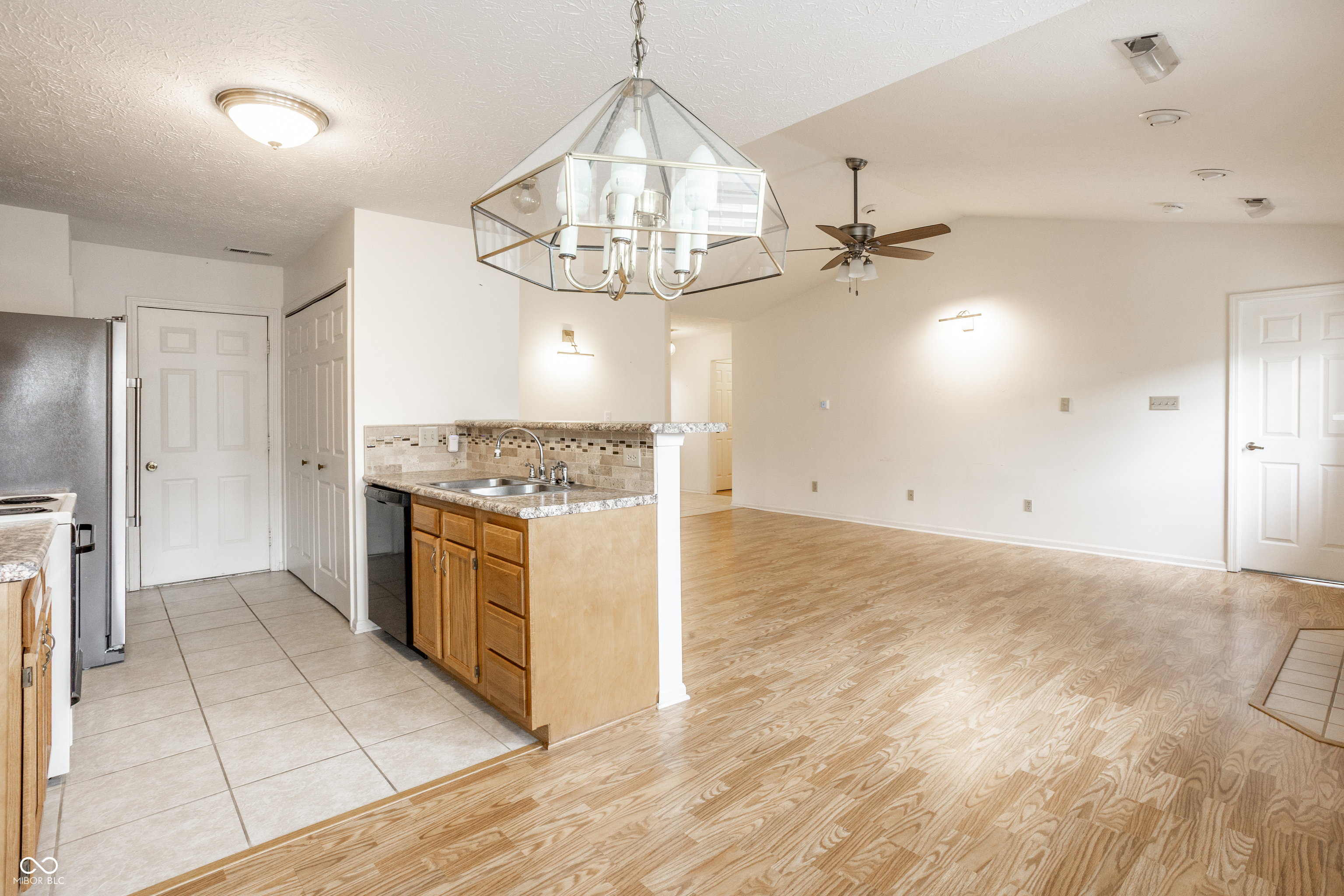 1911 E Maple Park Drive