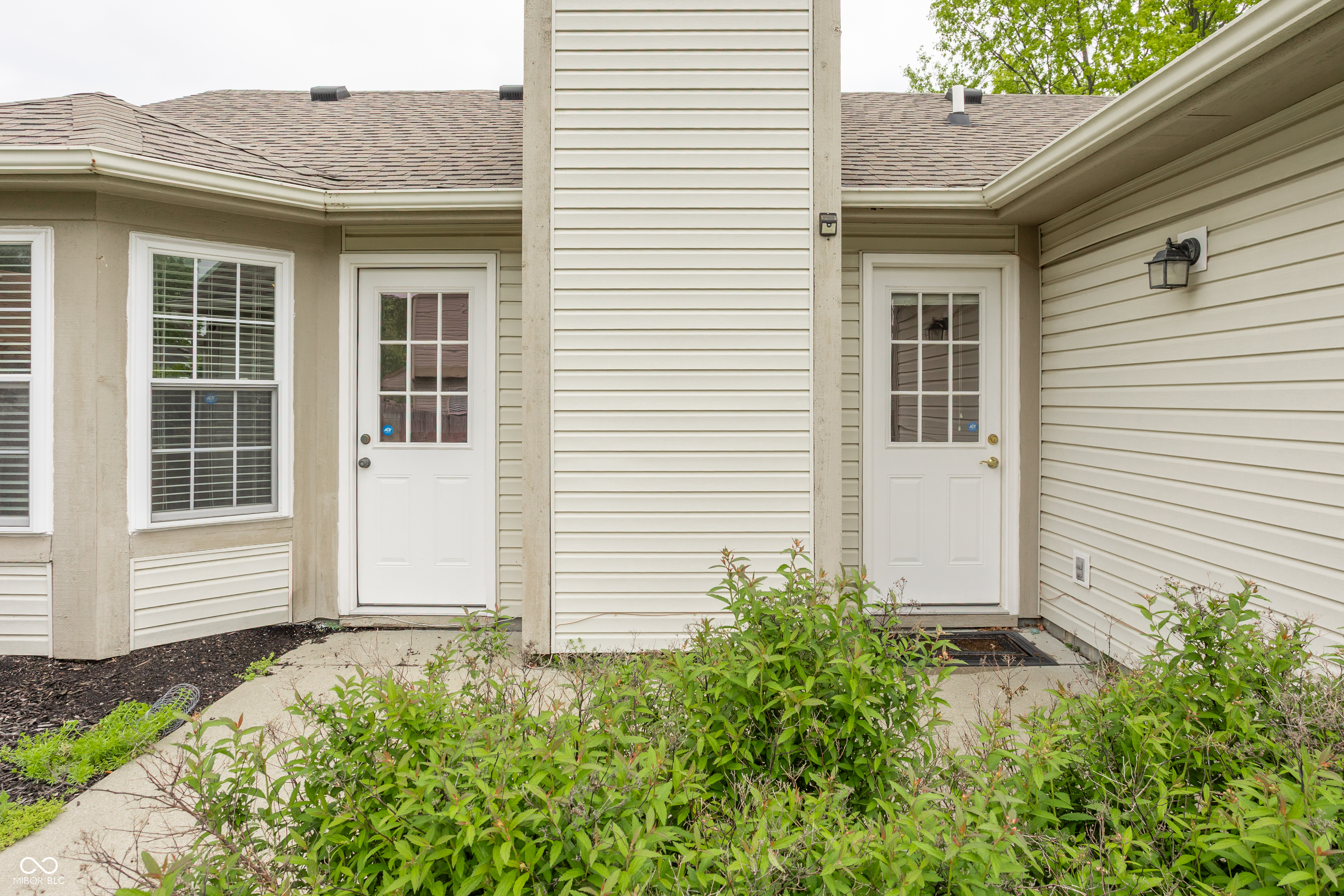 1911 E Maple Park Drive
