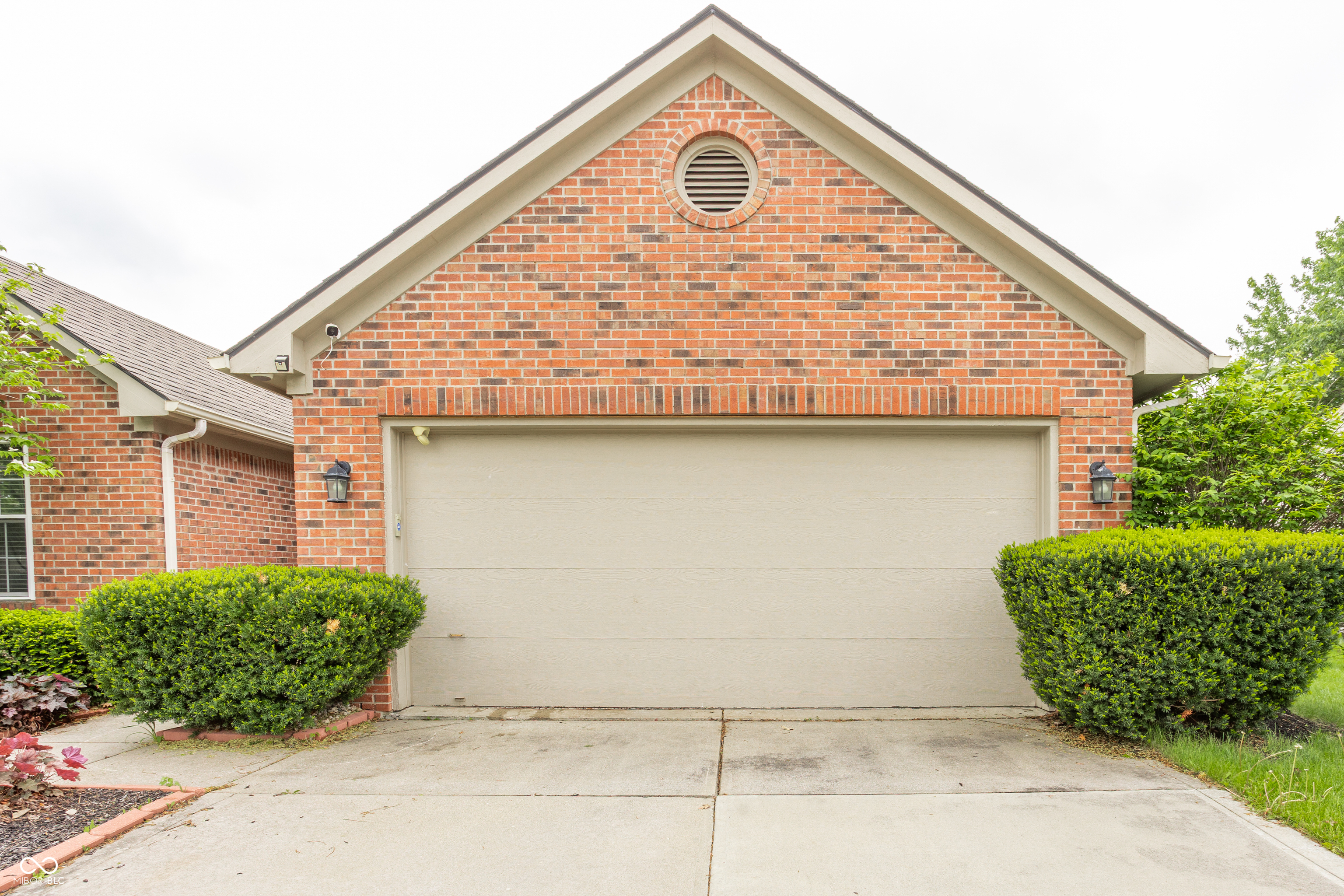 1911 E Maple Park Drive