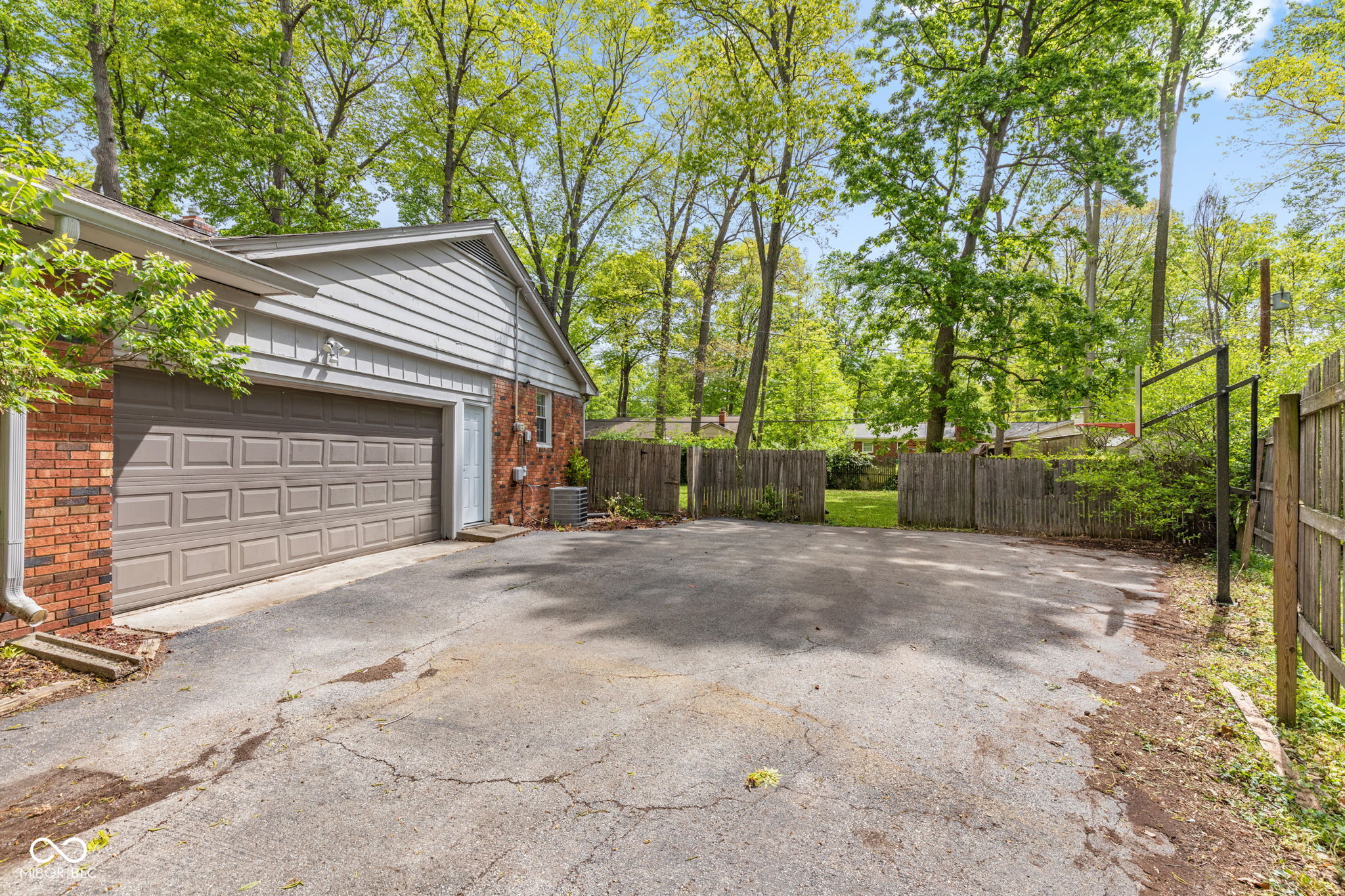 7511 Mohawk Lane