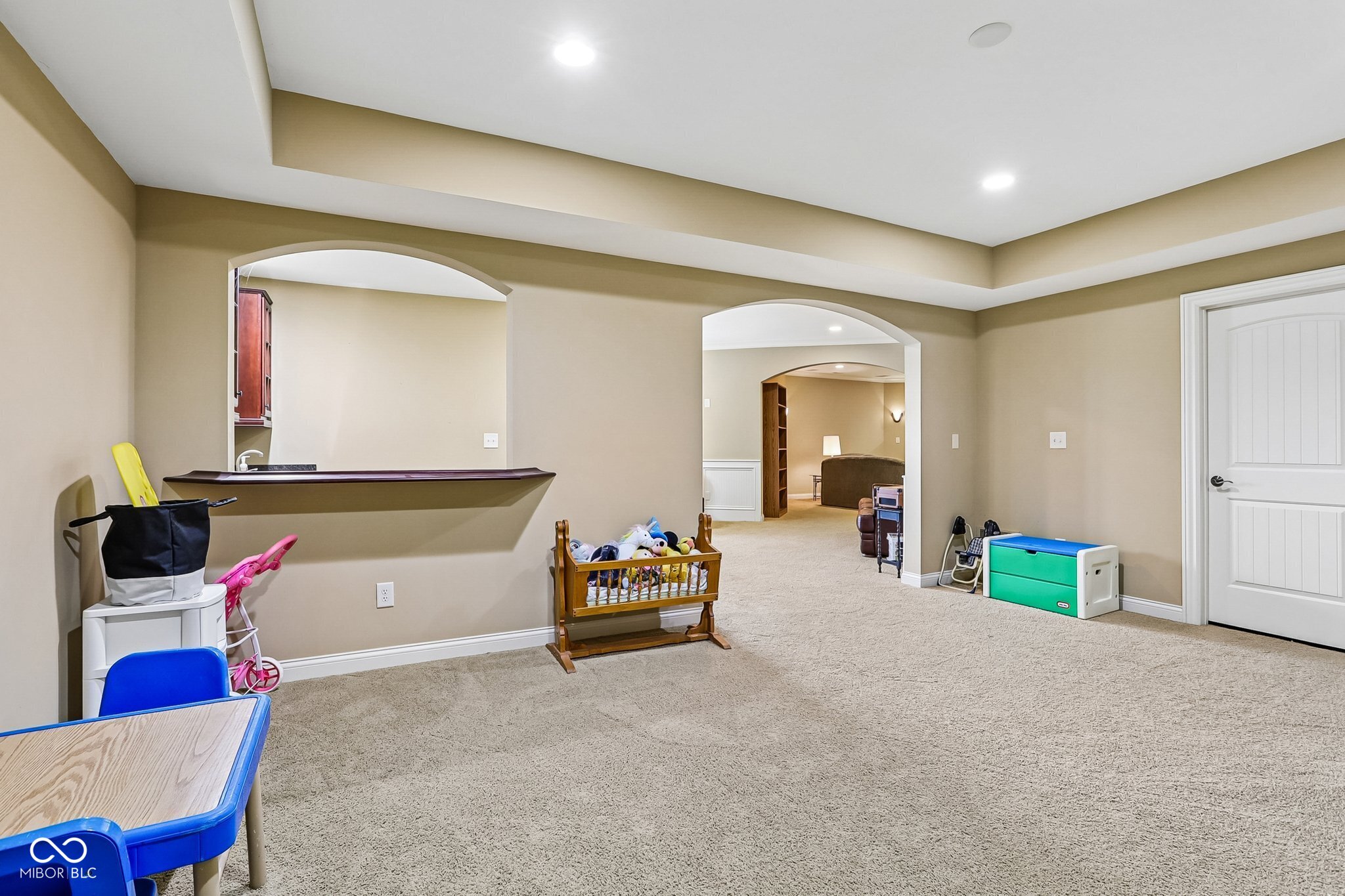 6942 Bladstone Road