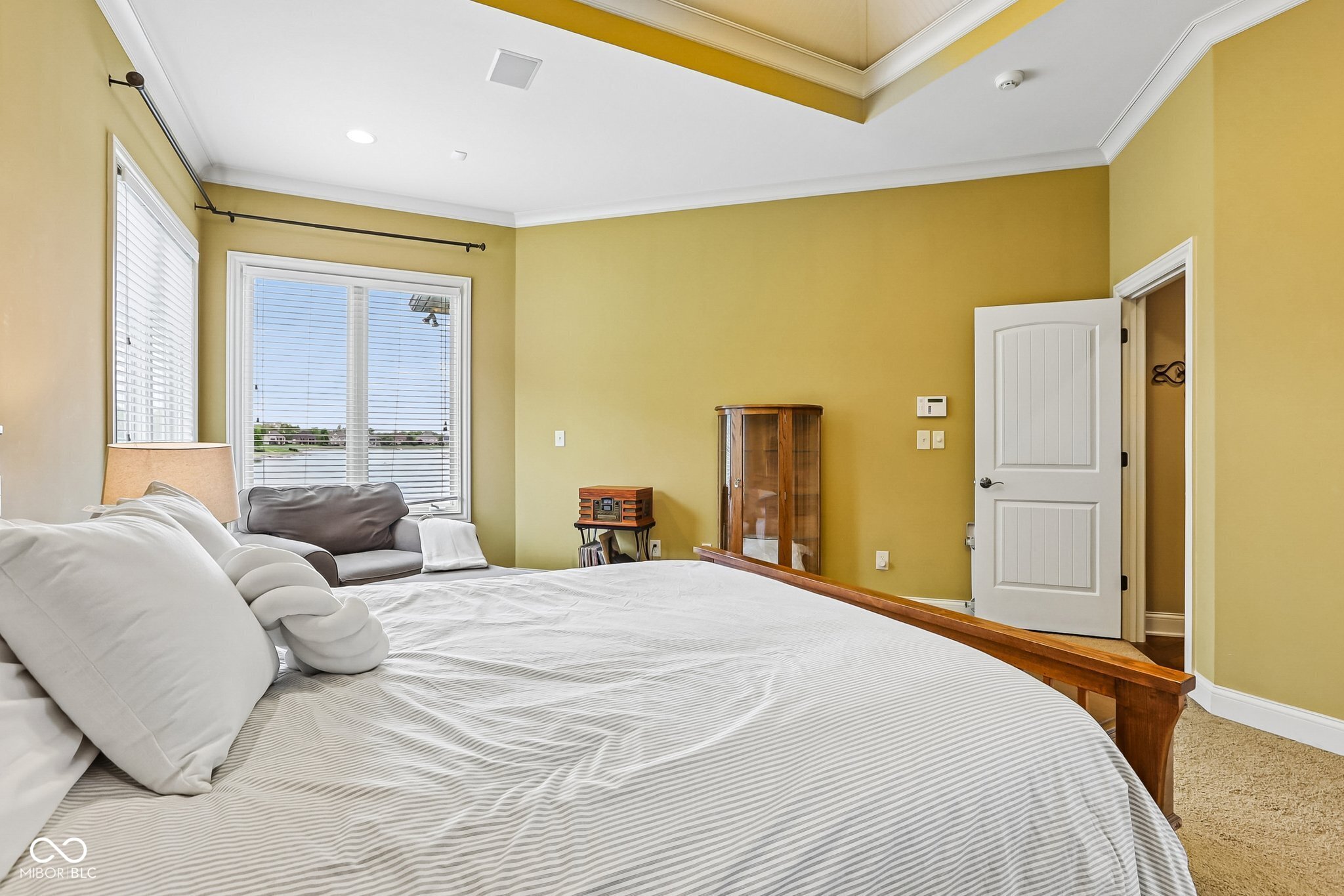 6942 Bladstone Road