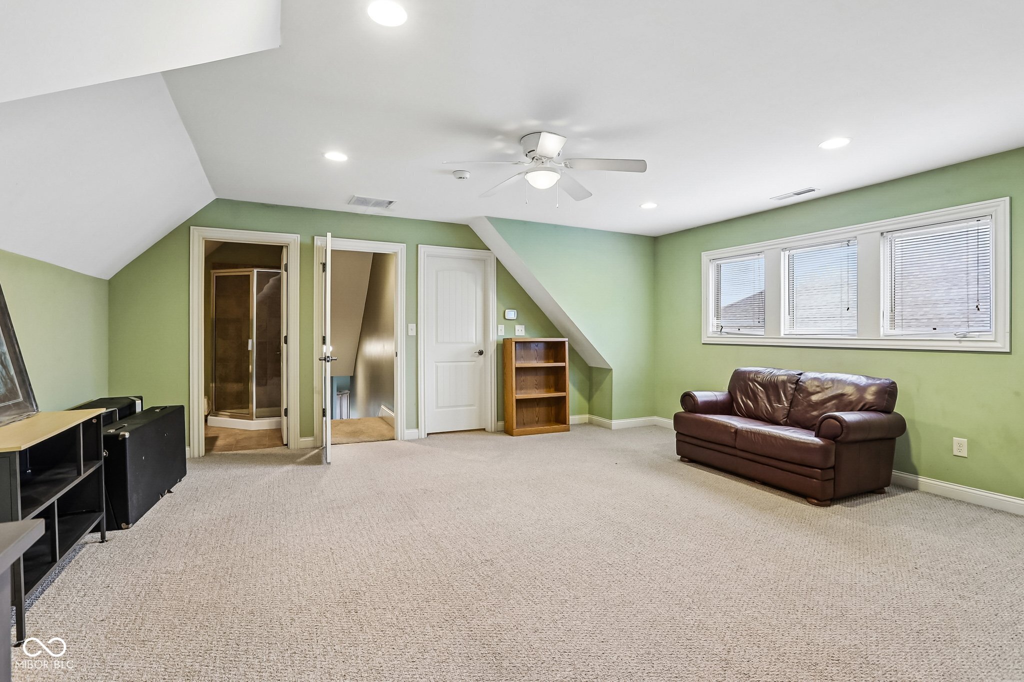6942 Bladstone Road