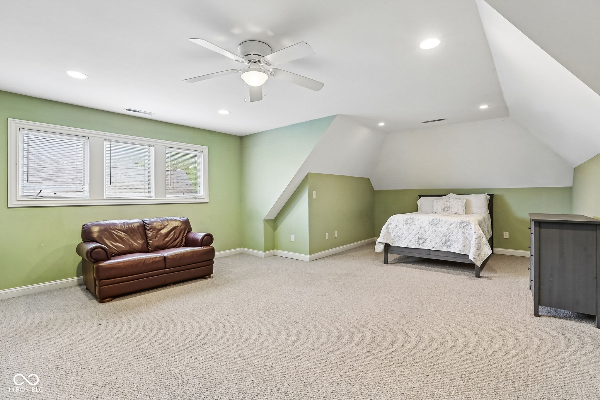 6942 Bladstone Road