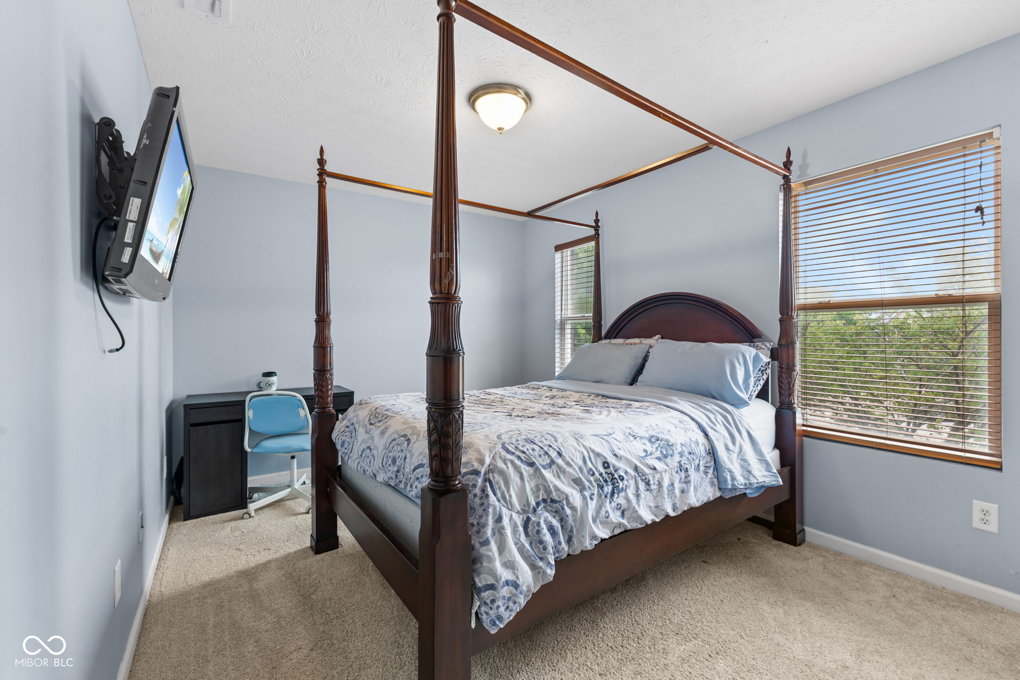 15556 Old Pond Circle