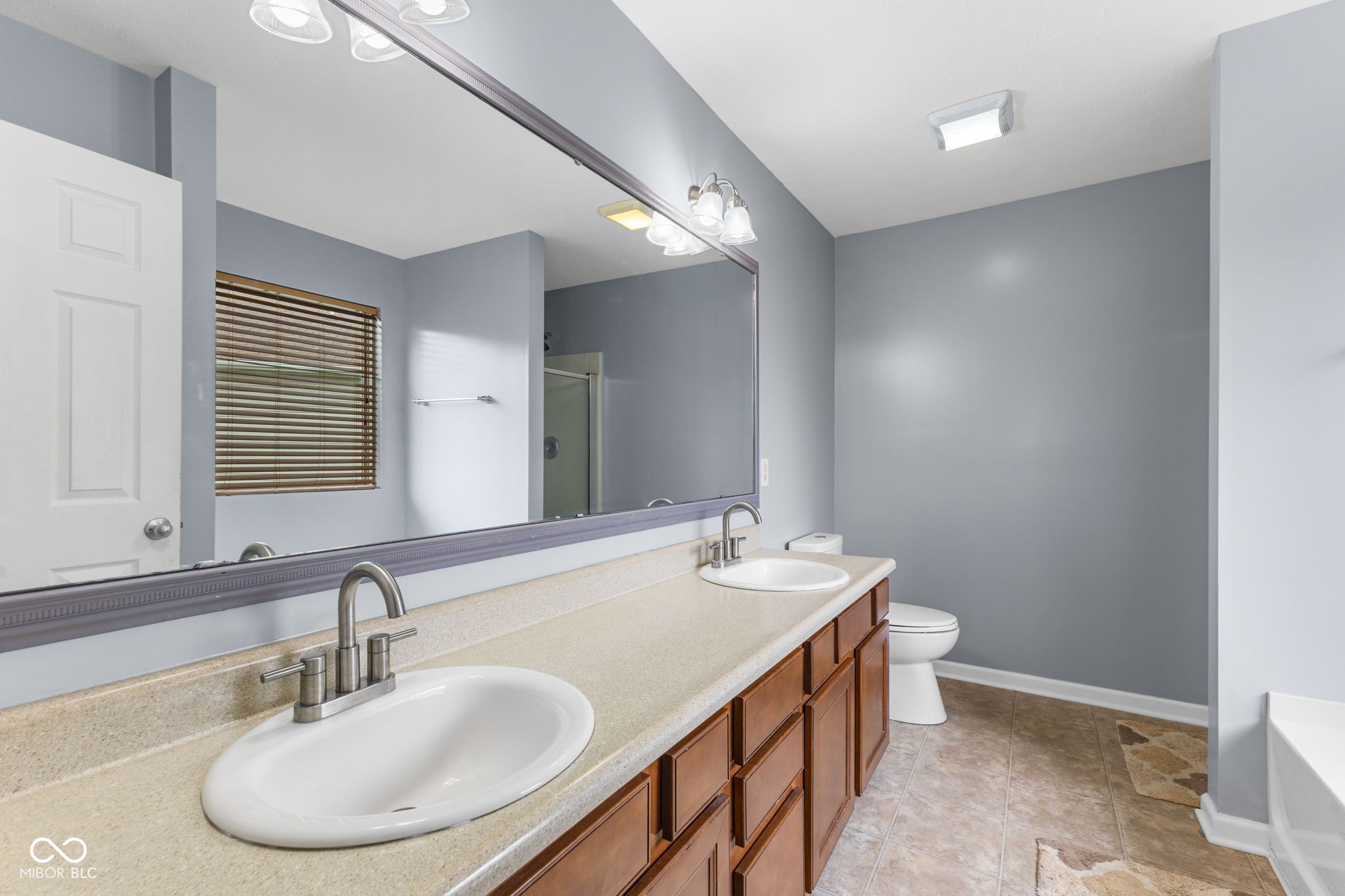 15556 Old Pond Circle
