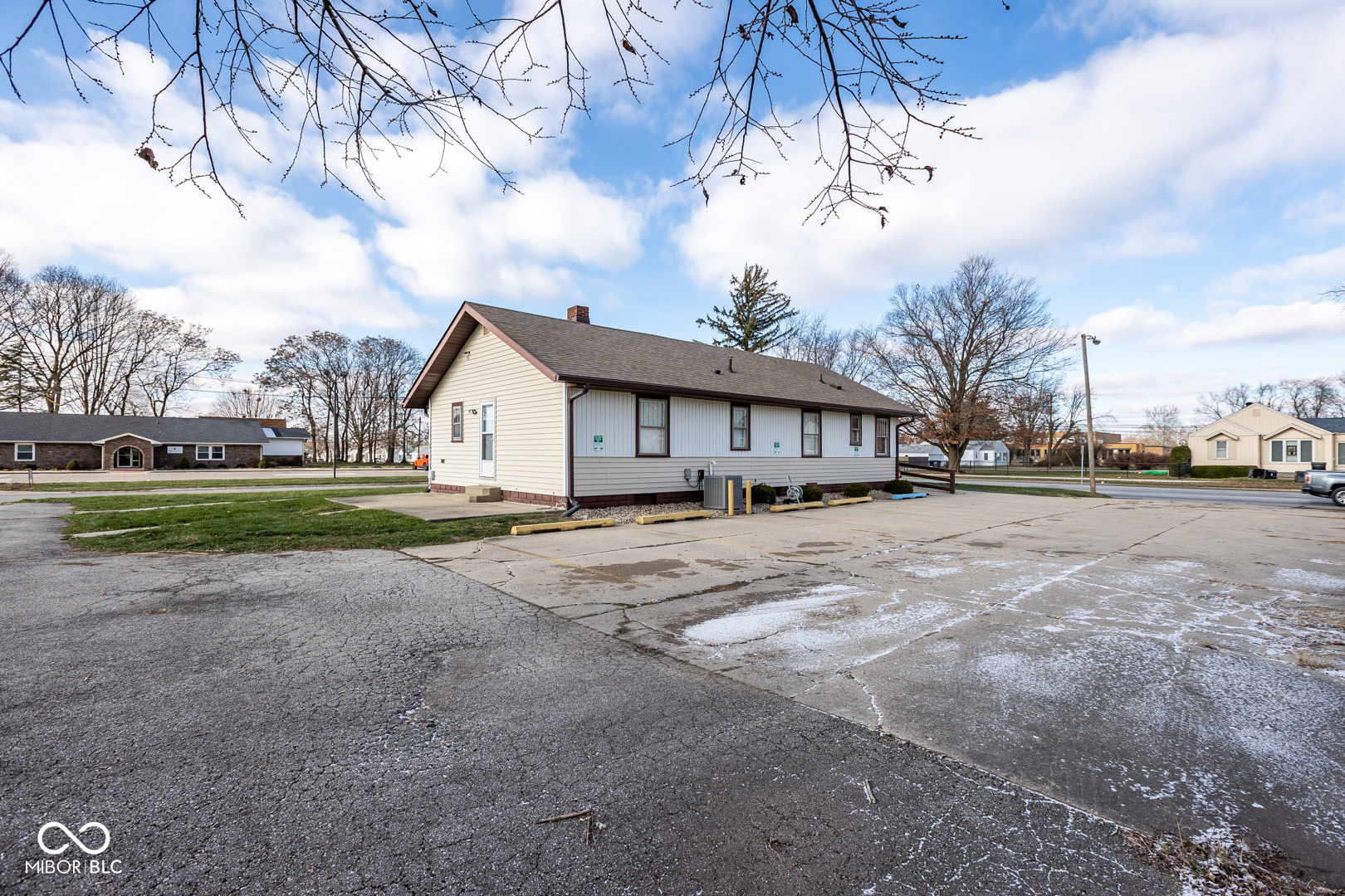 417 W 38th Street