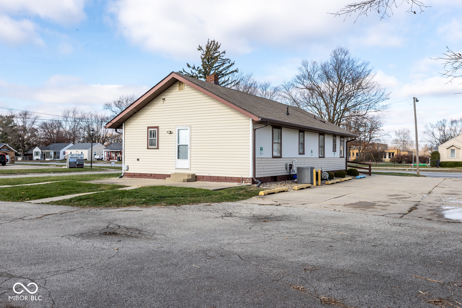 417 W 38th Street