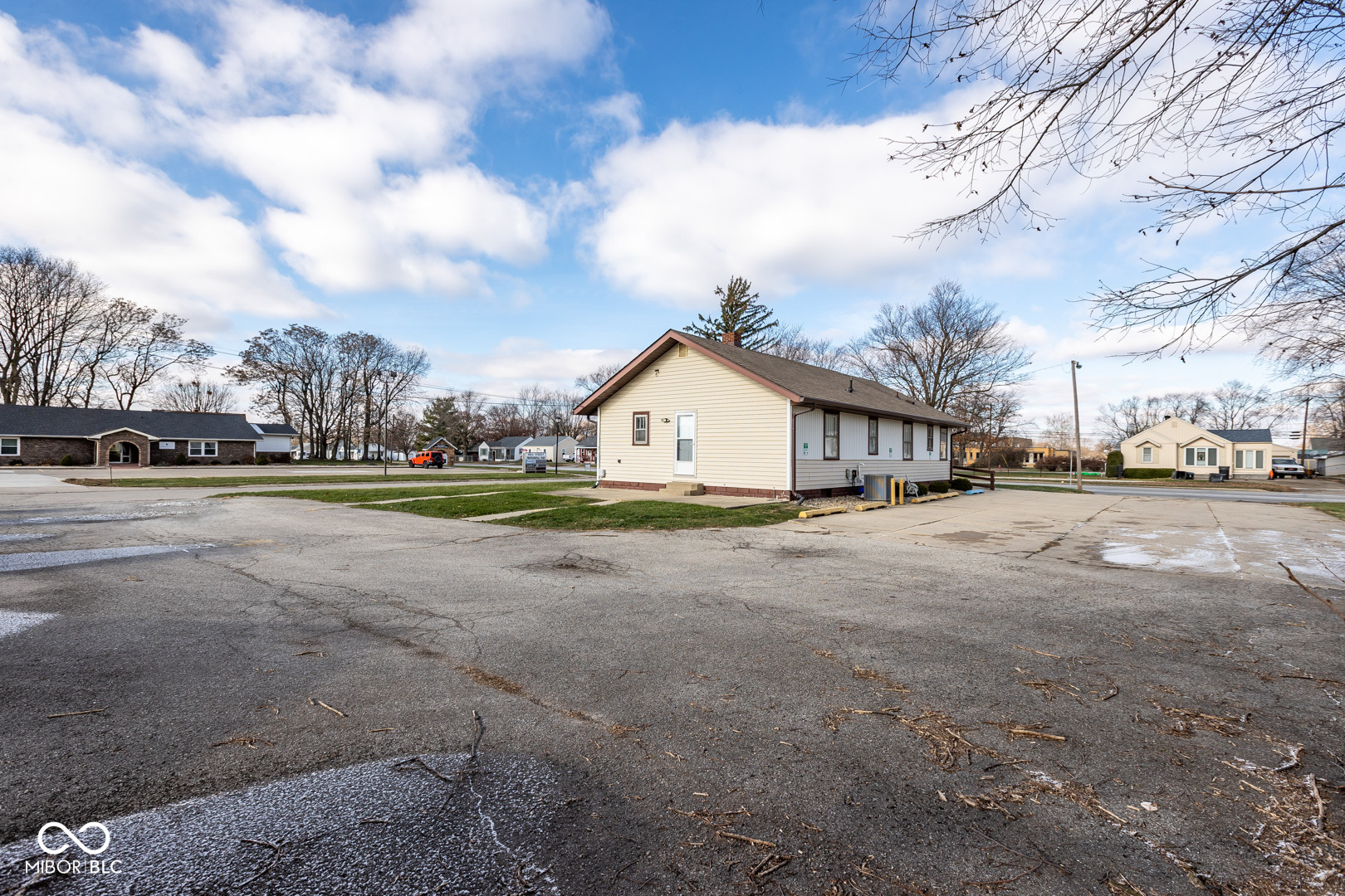 417 W 38th Street