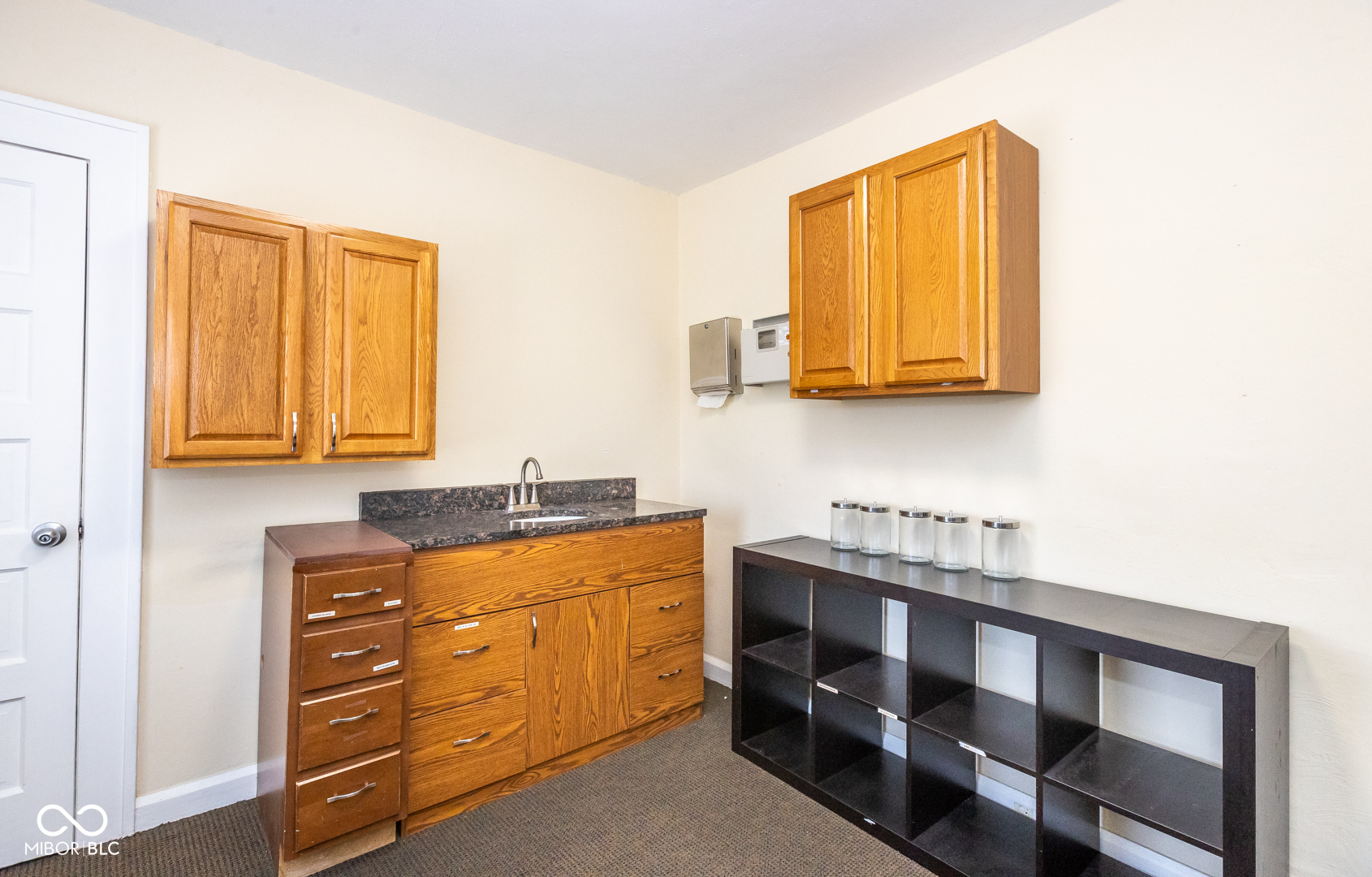 417 W 38th Street