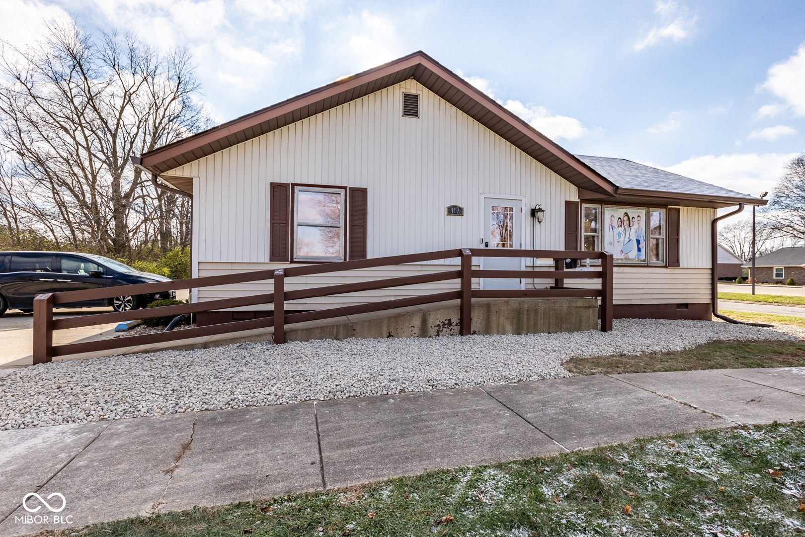 417 W 38th Street