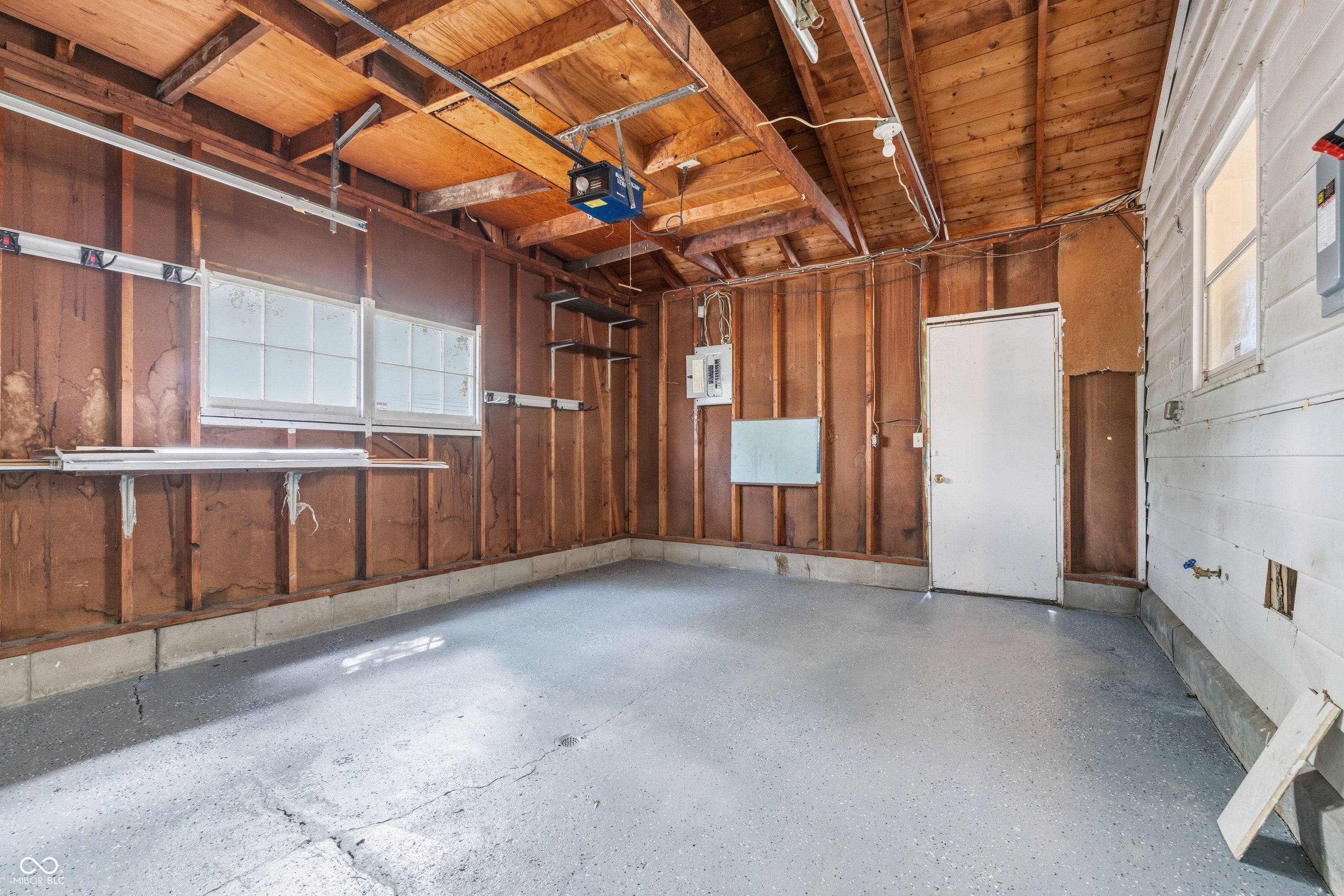 1441 W Lynn Drive